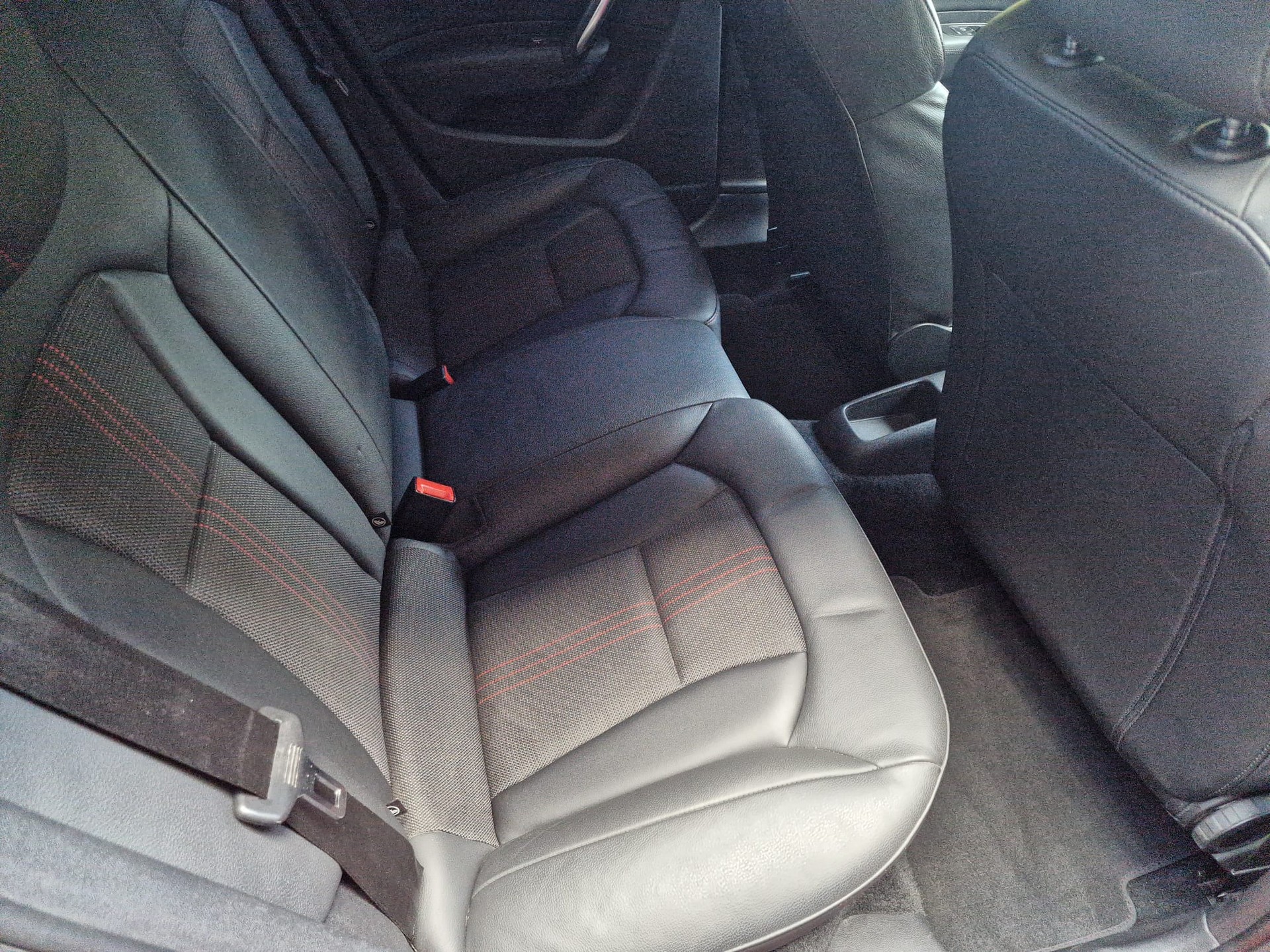 AUDI S1 Sportback 2.0 TFSI quattro-image-8