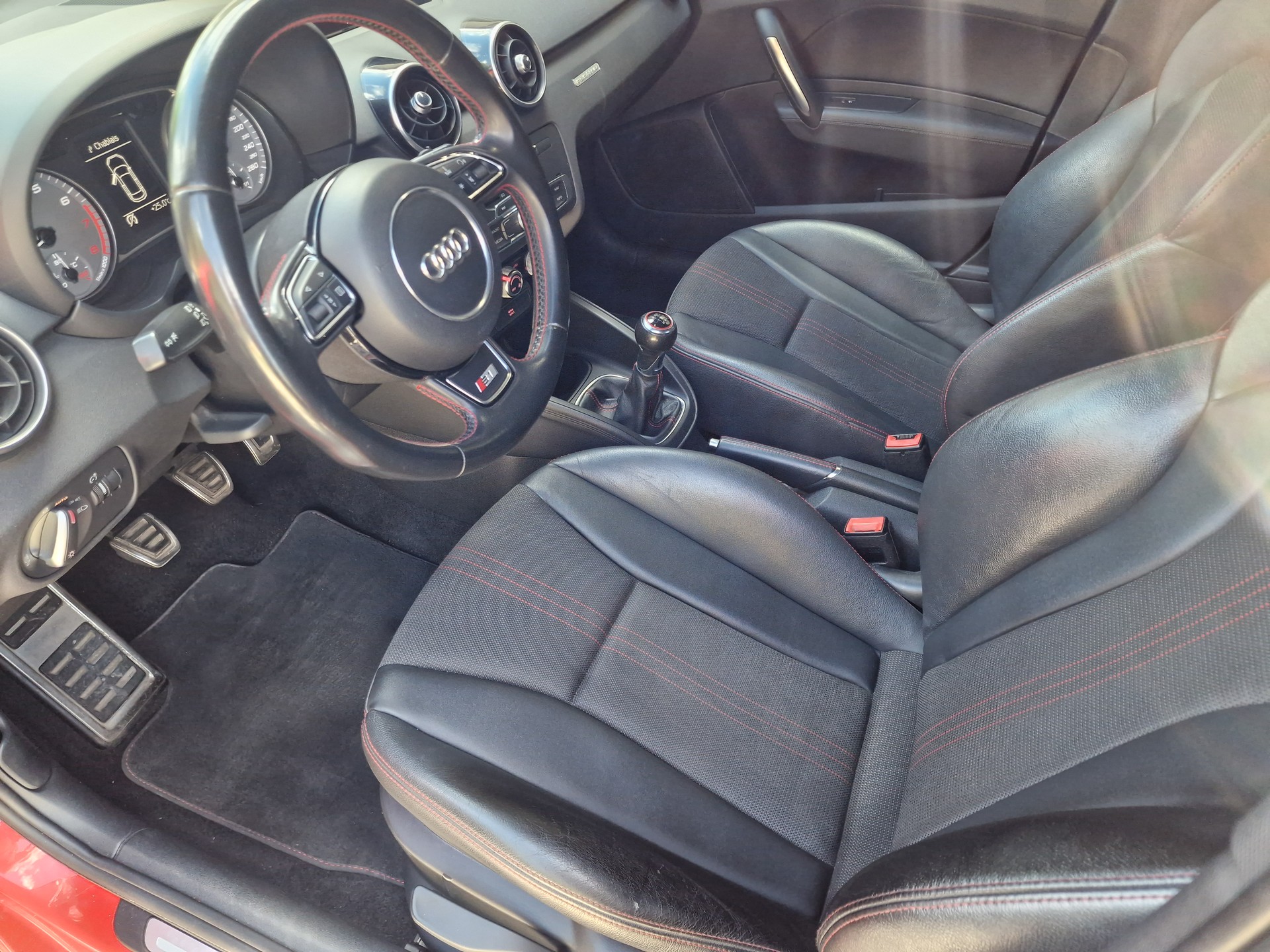 AUDI S1 Sportback 2.0 TFSI quattro-image-6