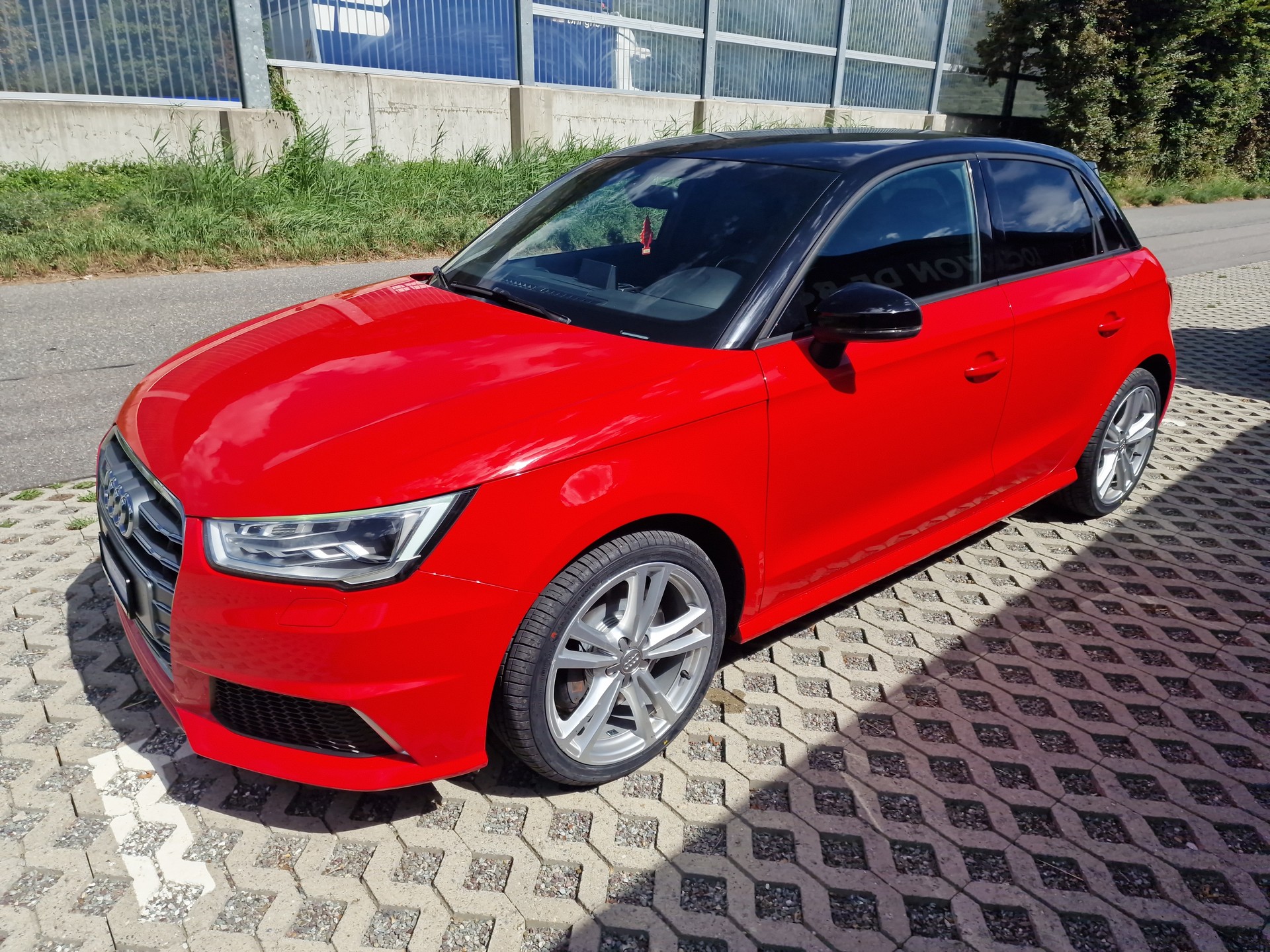 AUDI S1 Sportback 2.0 TFSI quattro-image-2