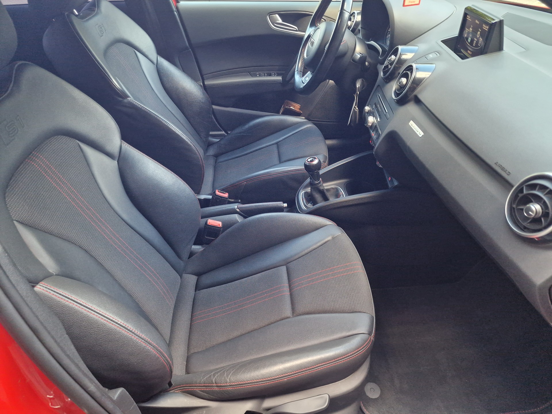 AUDI S1 Sportback 2.0 TFSI quattro-image-7