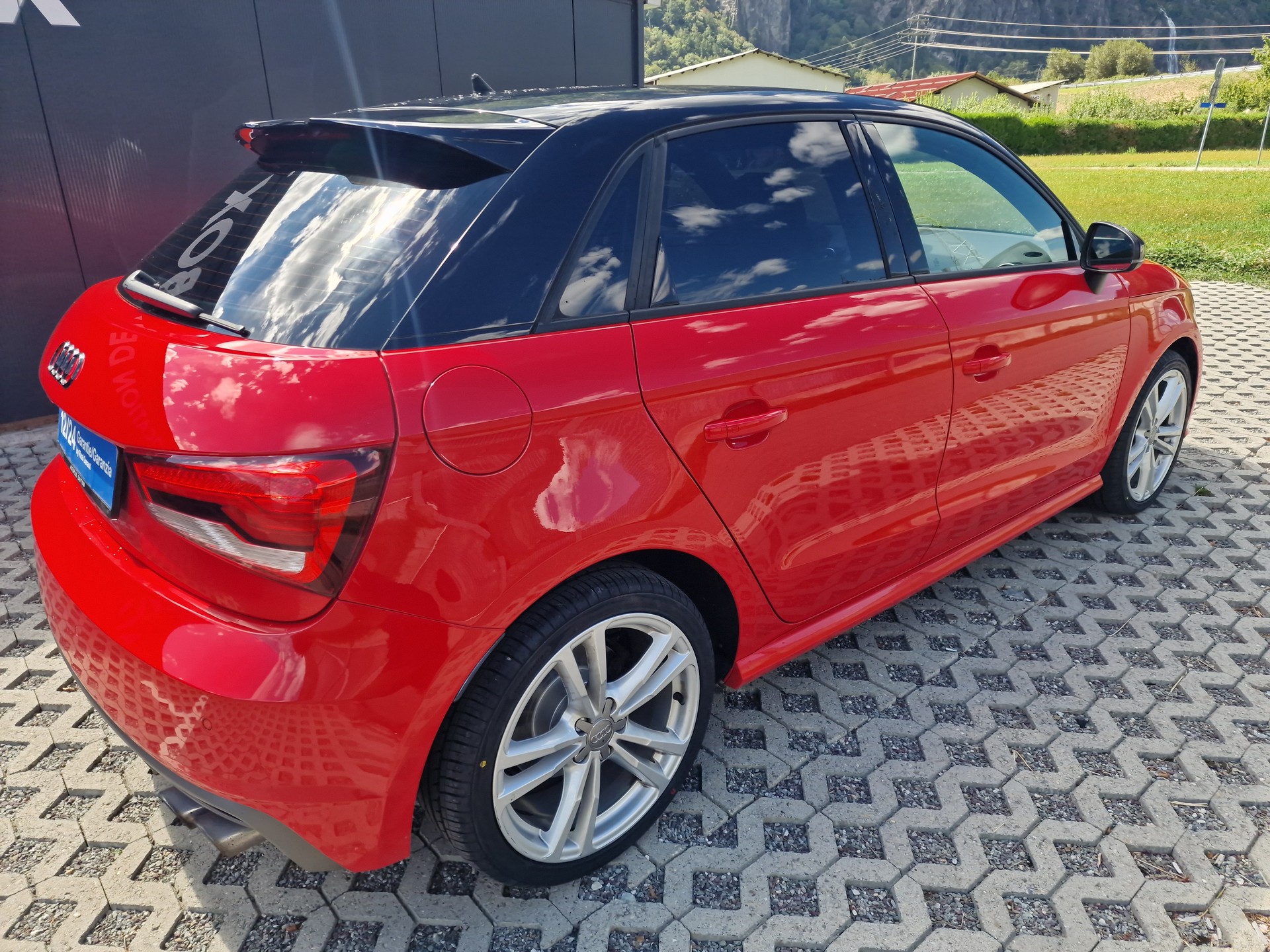 AUDI S1 Sportback 2.0 TFSI quattro-image-3