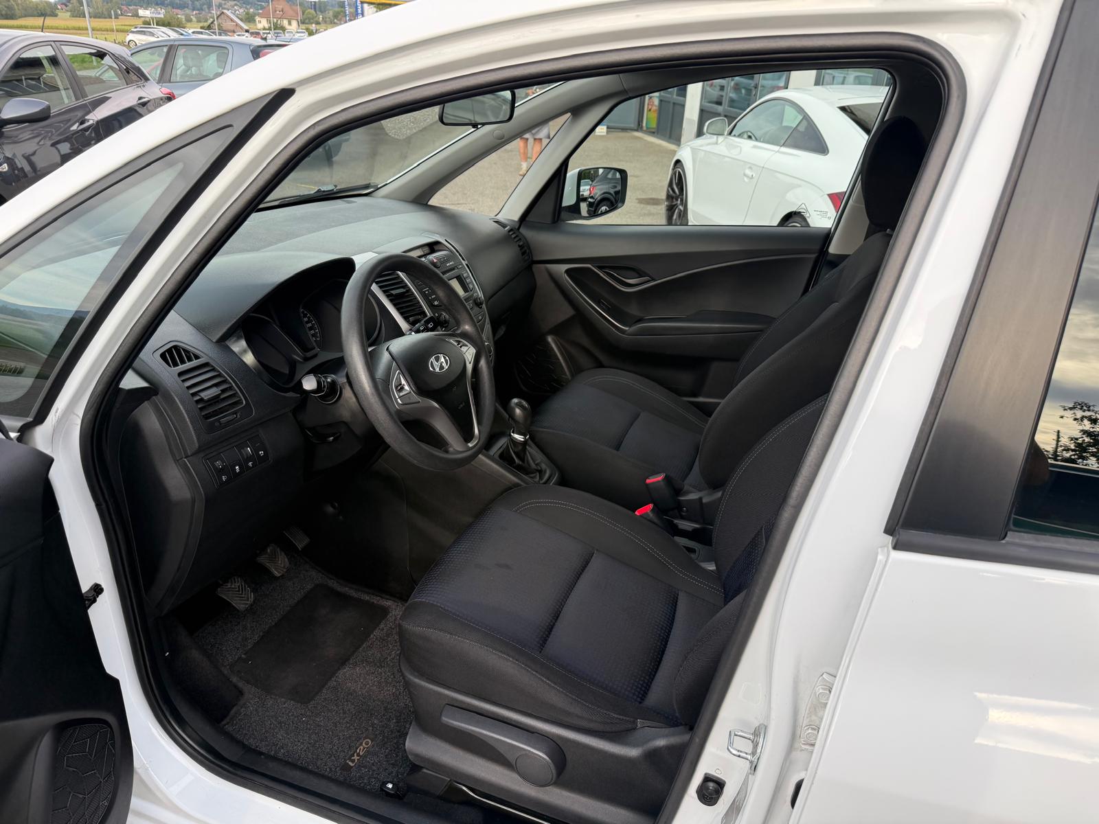 HYUNDAI iX20 1.6 Style-image-10