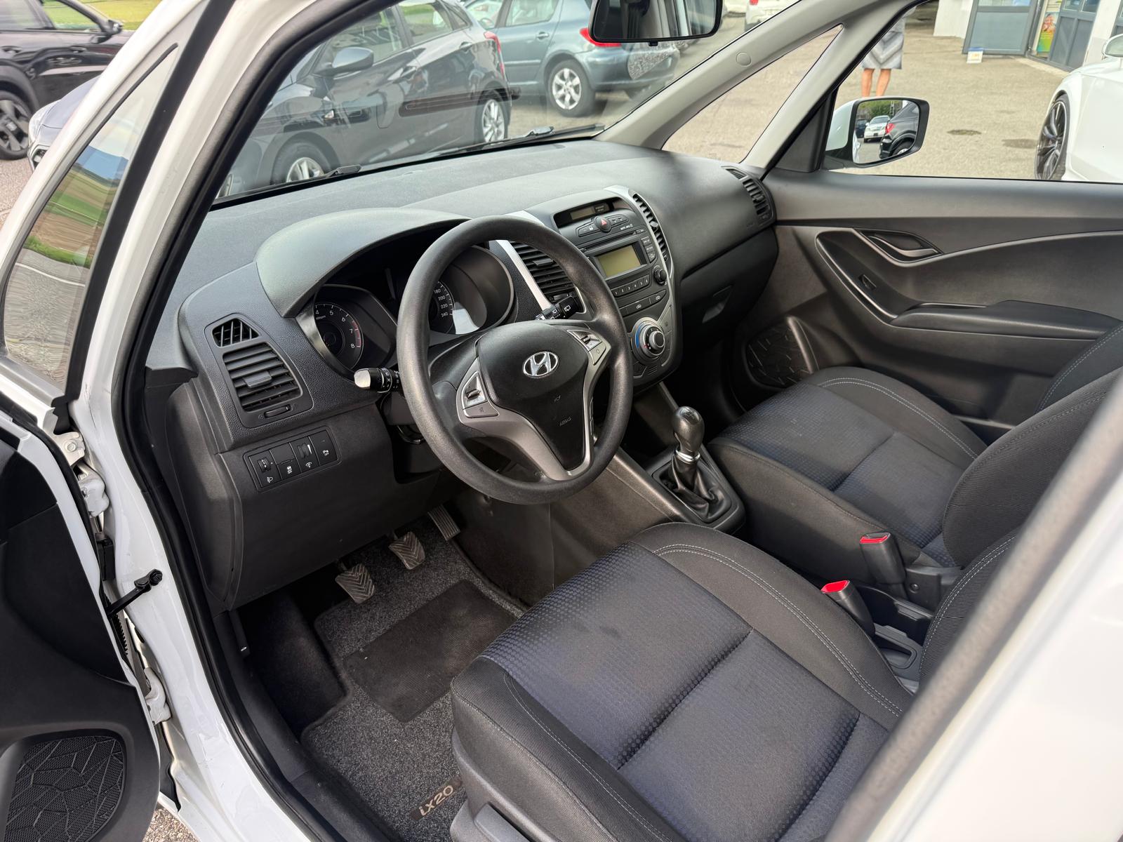 HYUNDAI iX20 1.6 Style-image-9