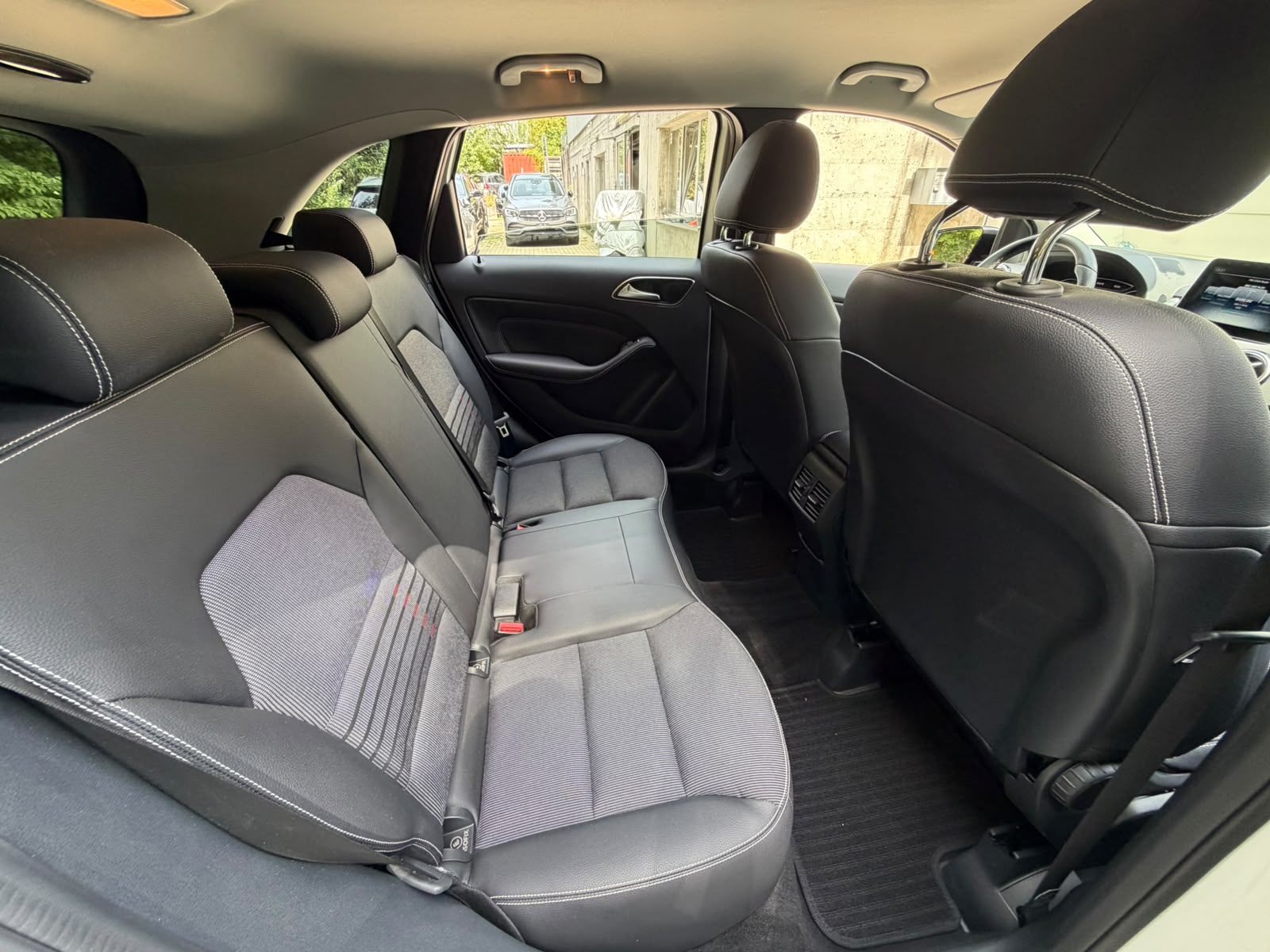 MERCEDES-BENZ B 220 Urban 4Matic 7G-DCT-image-13