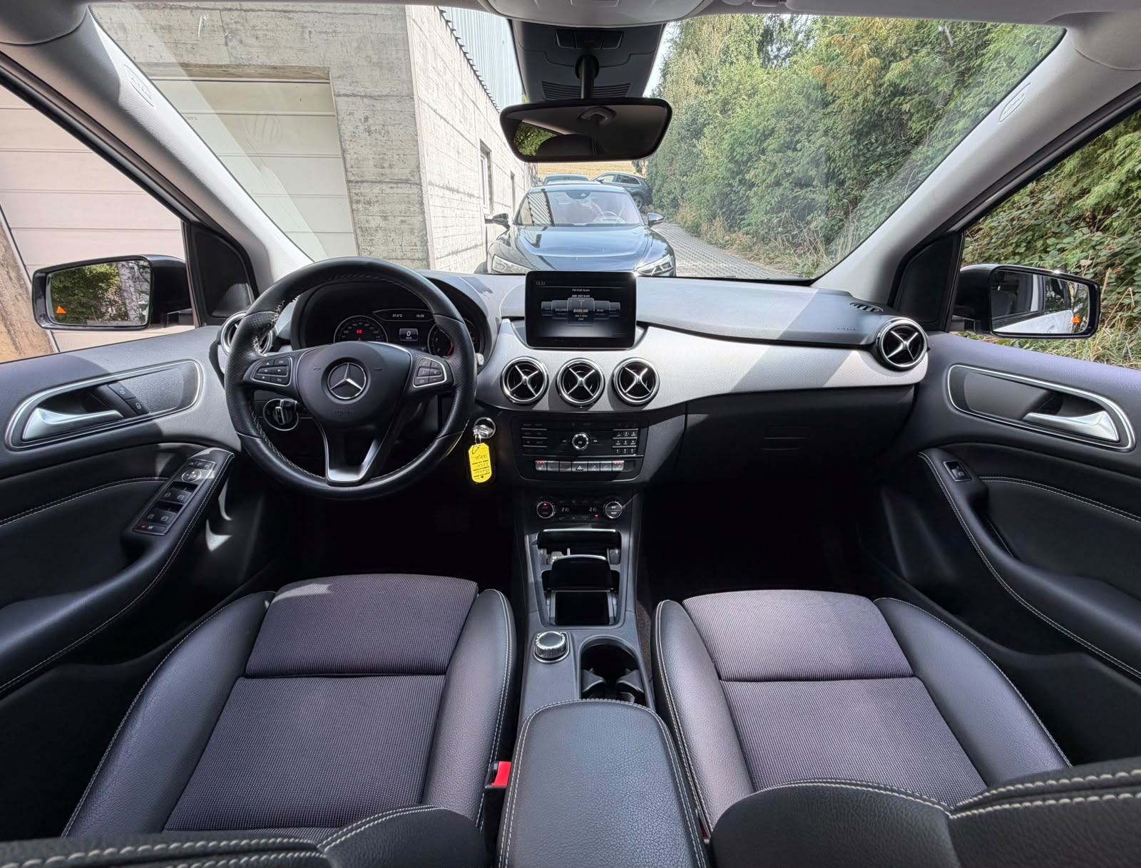 MERCEDES-BENZ B 220 Urban 4Matic 7G-DCT-image-17