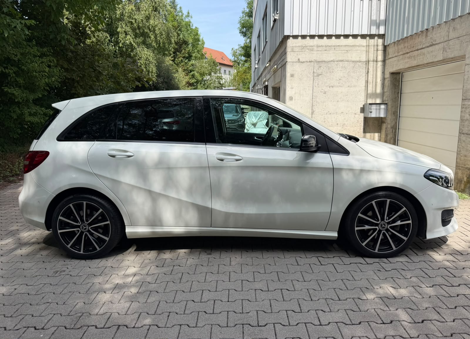 MERCEDES-BENZ B 220 Urban 4Matic 7G-DCT-image-5