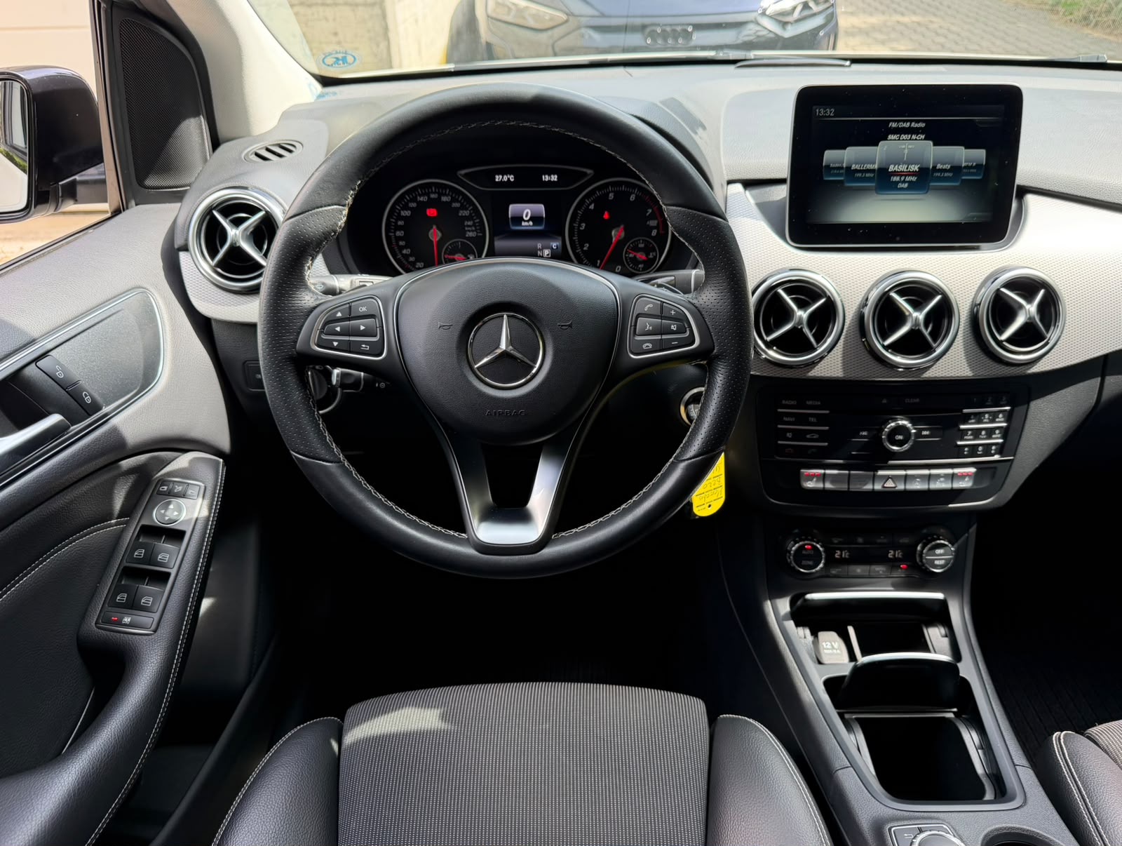 MERCEDES-BENZ B 220 Urban 4Matic 7G-DCT-image-18