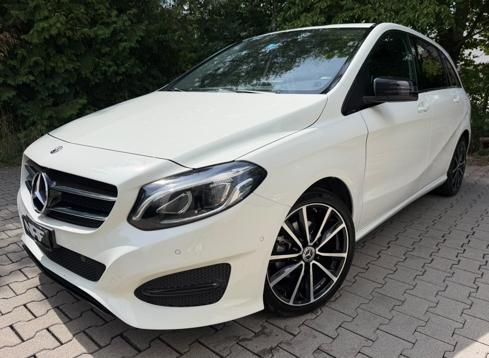 MERCEDES-BENZ B 220 Urban 4Matic 7G-DCT-image-0