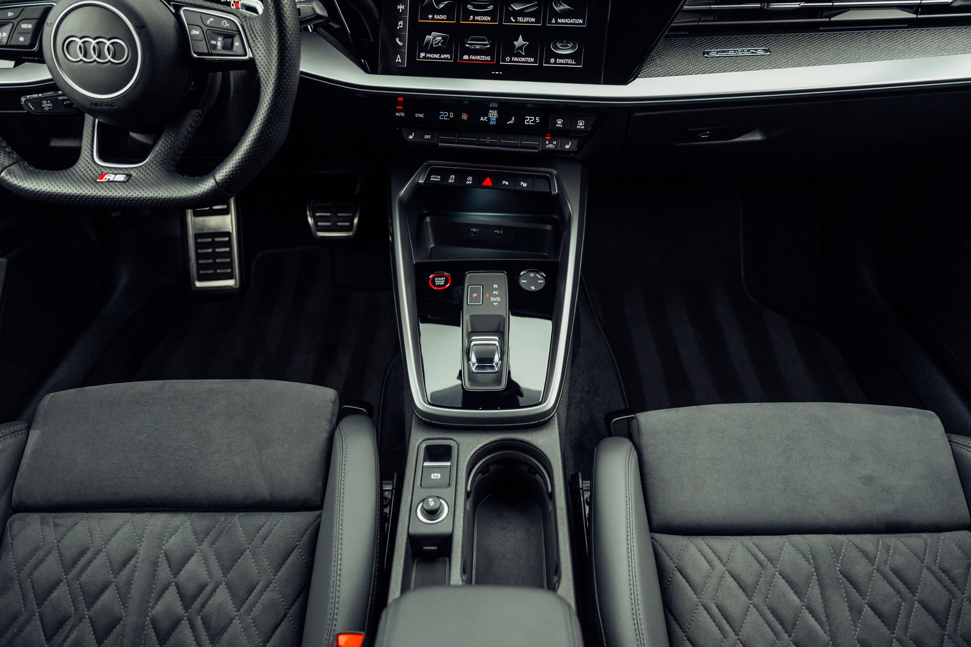 AUDI RS3 Limousine 2.5 TSI quattro S-tronic-image-13