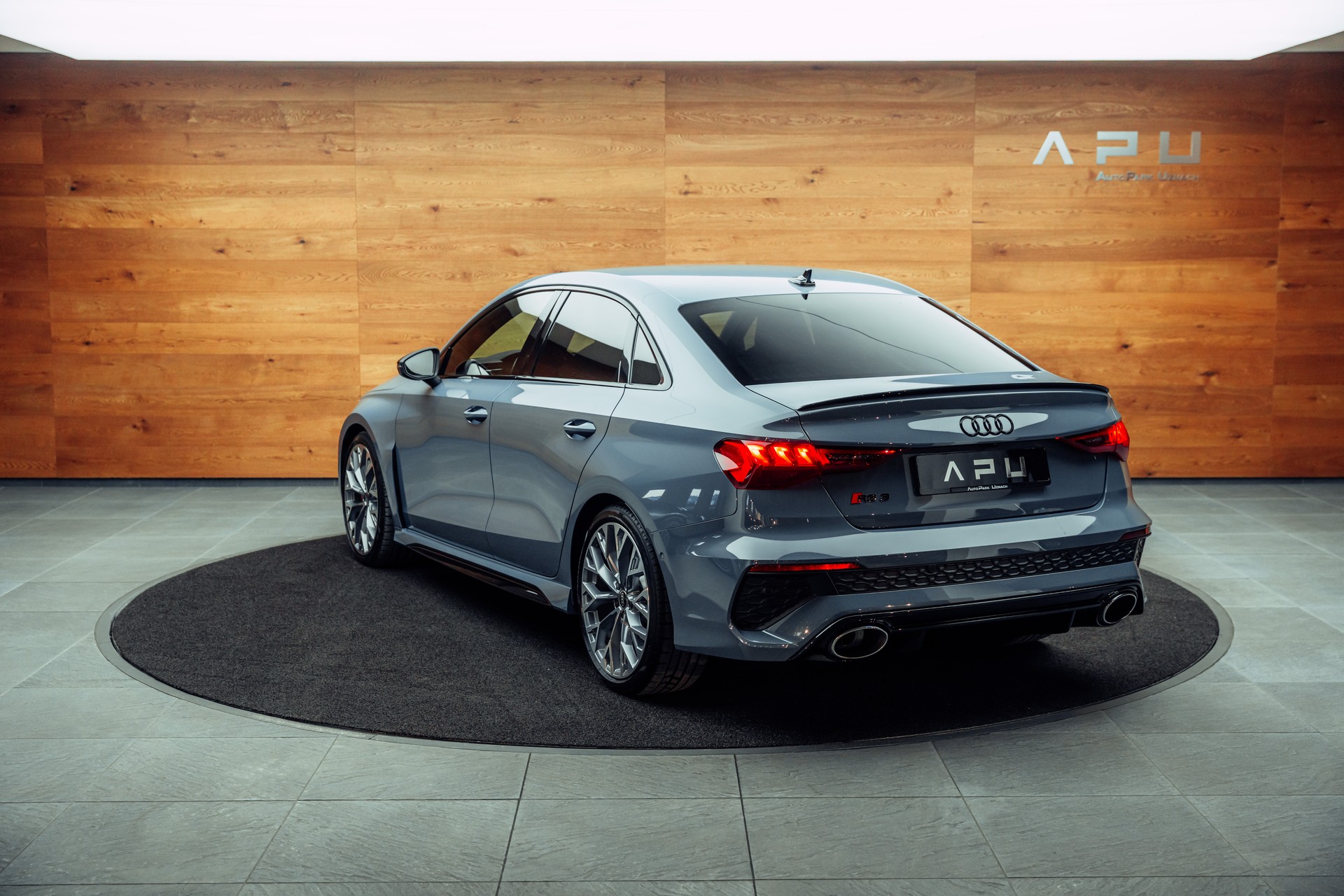 AUDI RS3 Limousine 2.5 TSI quattro S-tronic-image-2