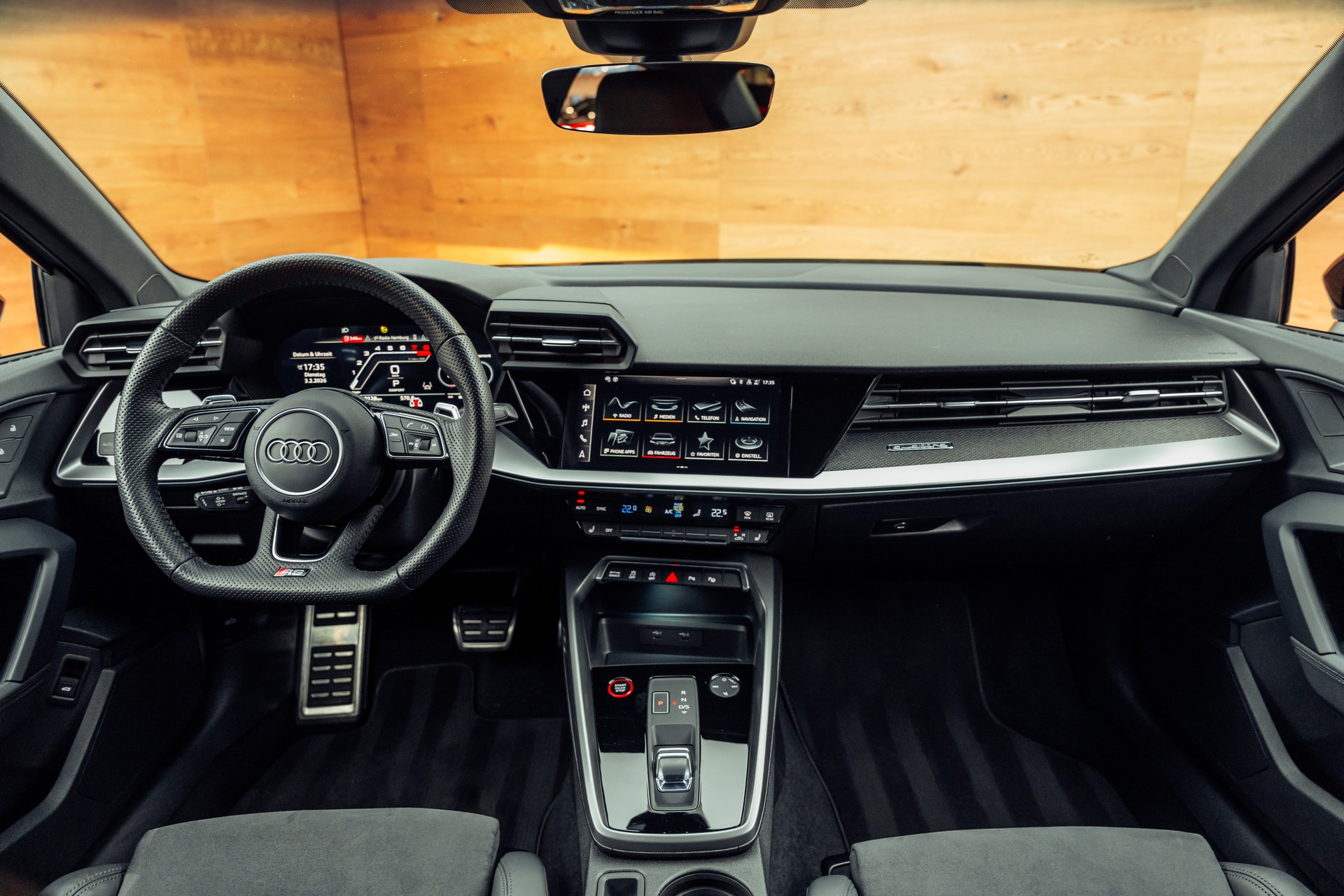 AUDI RS3 Limousine 2.5 TSI quattro S-tronic-image-4