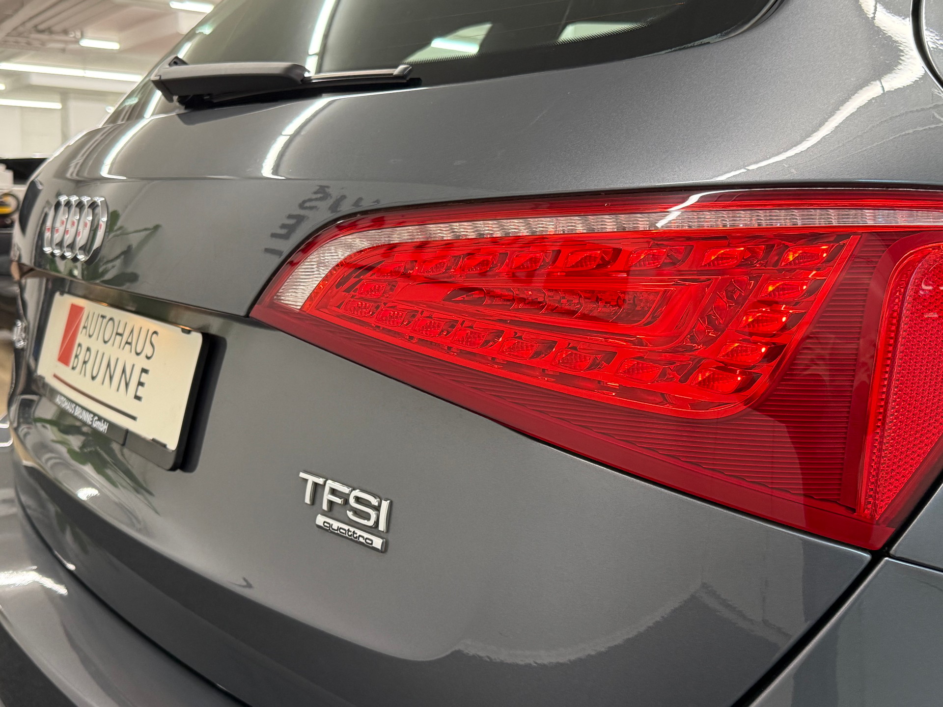 AUDI Q5 2.0 TFSI quattro S-Line-image-12
