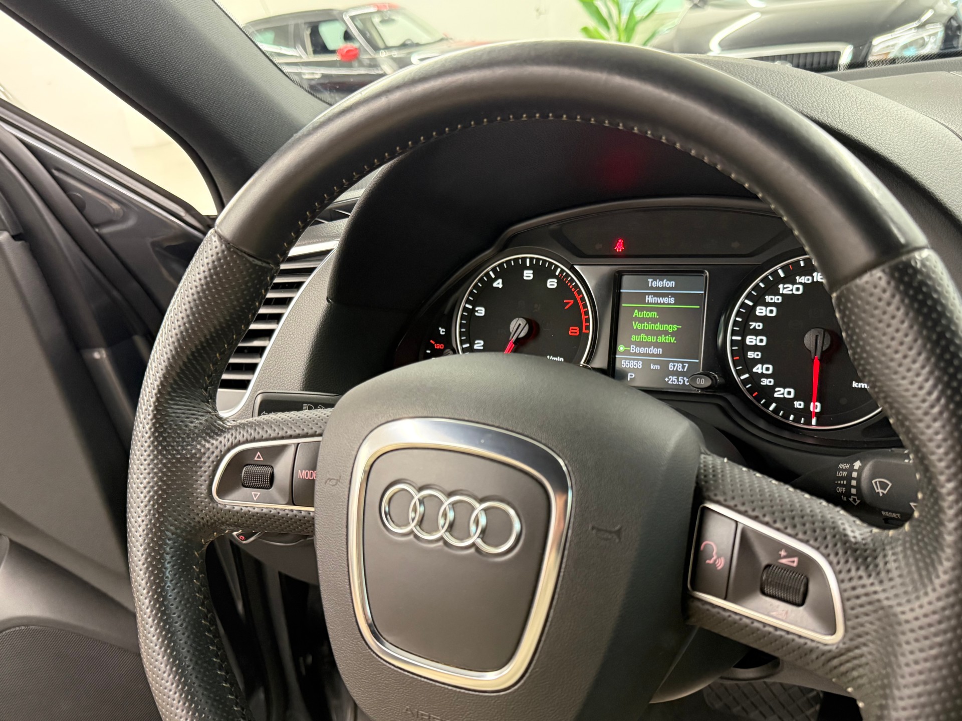 AUDI Q5 2.0 TFSI quattro S-Line-image-18