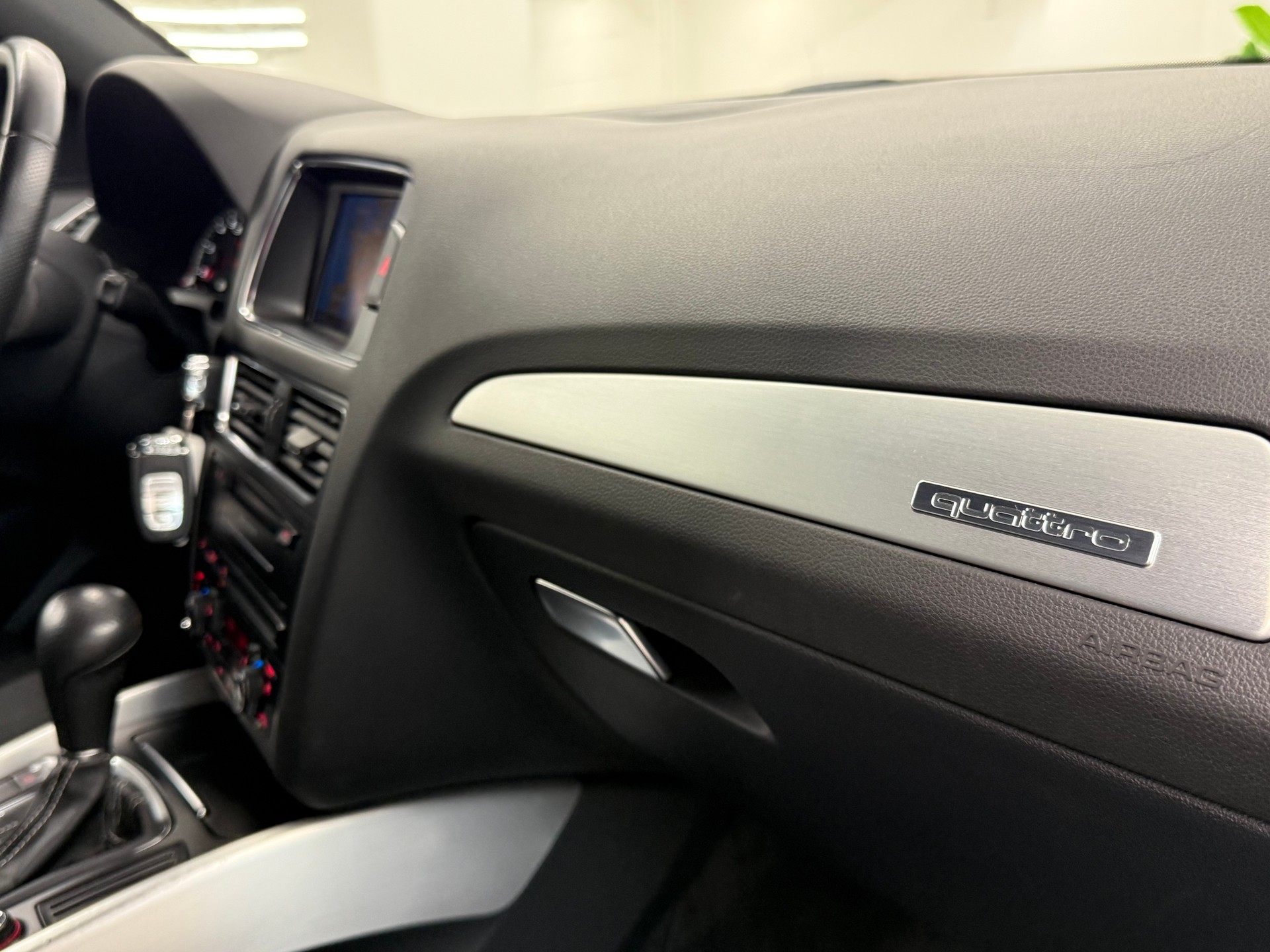 AUDI Q5 2.0 TFSI quattro S-Line-image-25