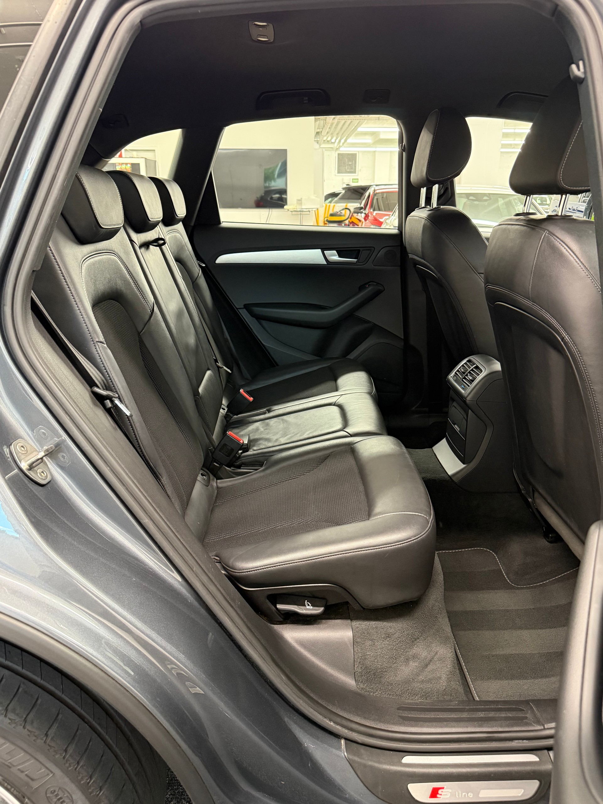 AUDI Q5 2.0 TFSI quattro S-Line-image-22