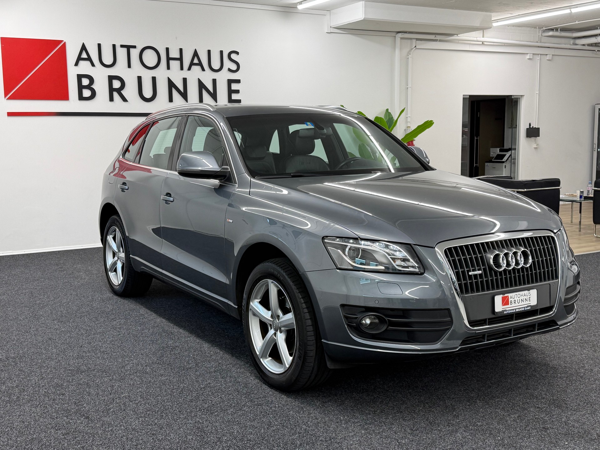 AUDI Q5 2.0 TFSI quattro S-Line-image-2