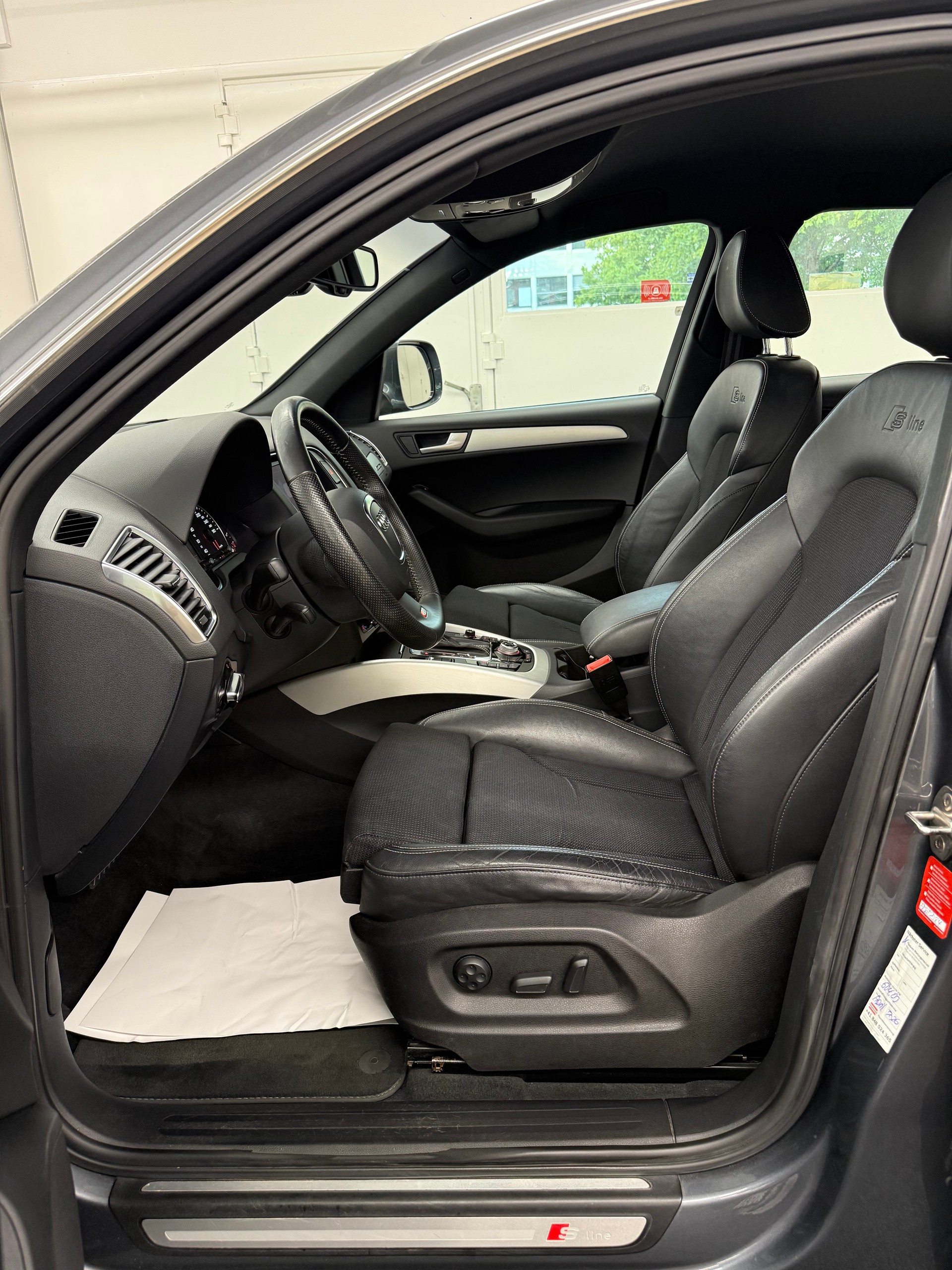 AUDI Q5 2.0 TFSI quattro S-Line-image-16
