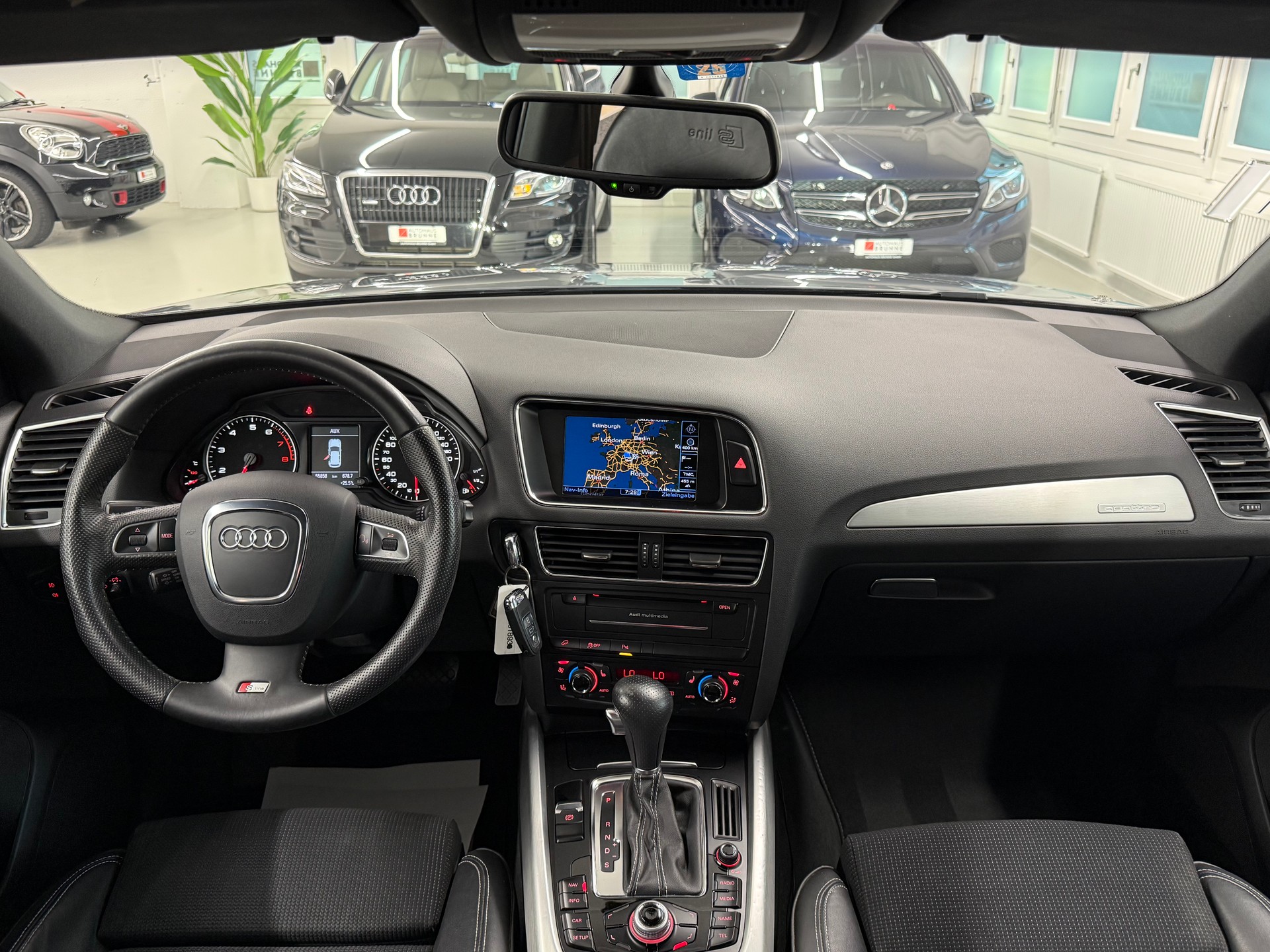 AUDI Q5 2.0 TFSI quattro S-Line-image-14