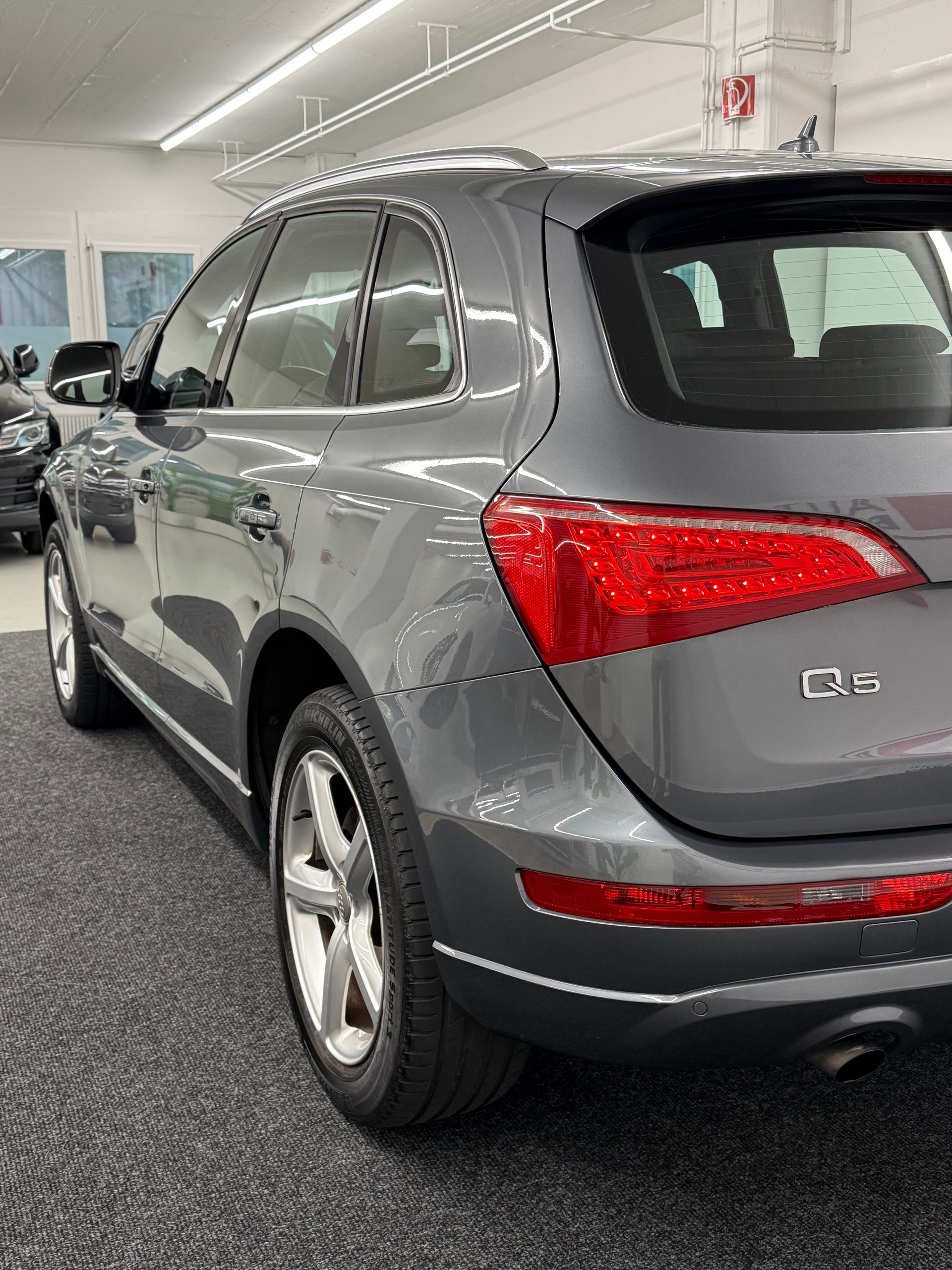 AUDI Q5 2.0 TFSI quattro S-Line-image-8