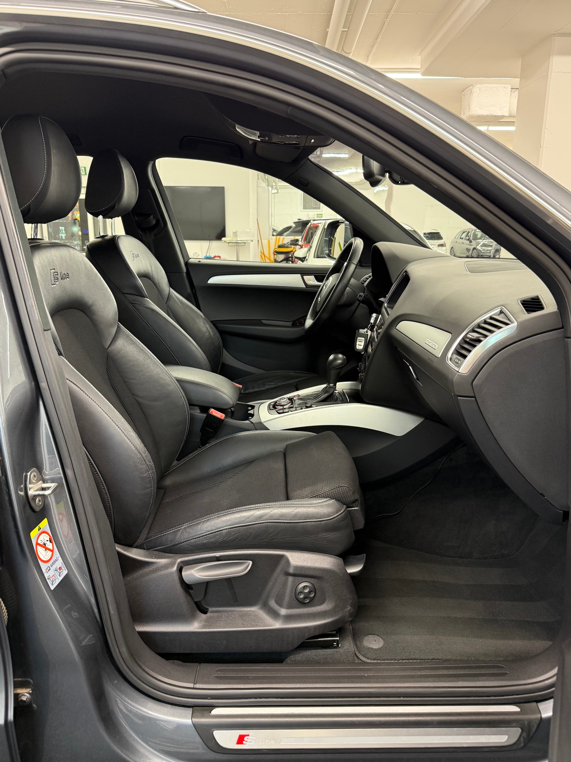 AUDI Q5 2.0 TFSI quattro S-Line-image-21