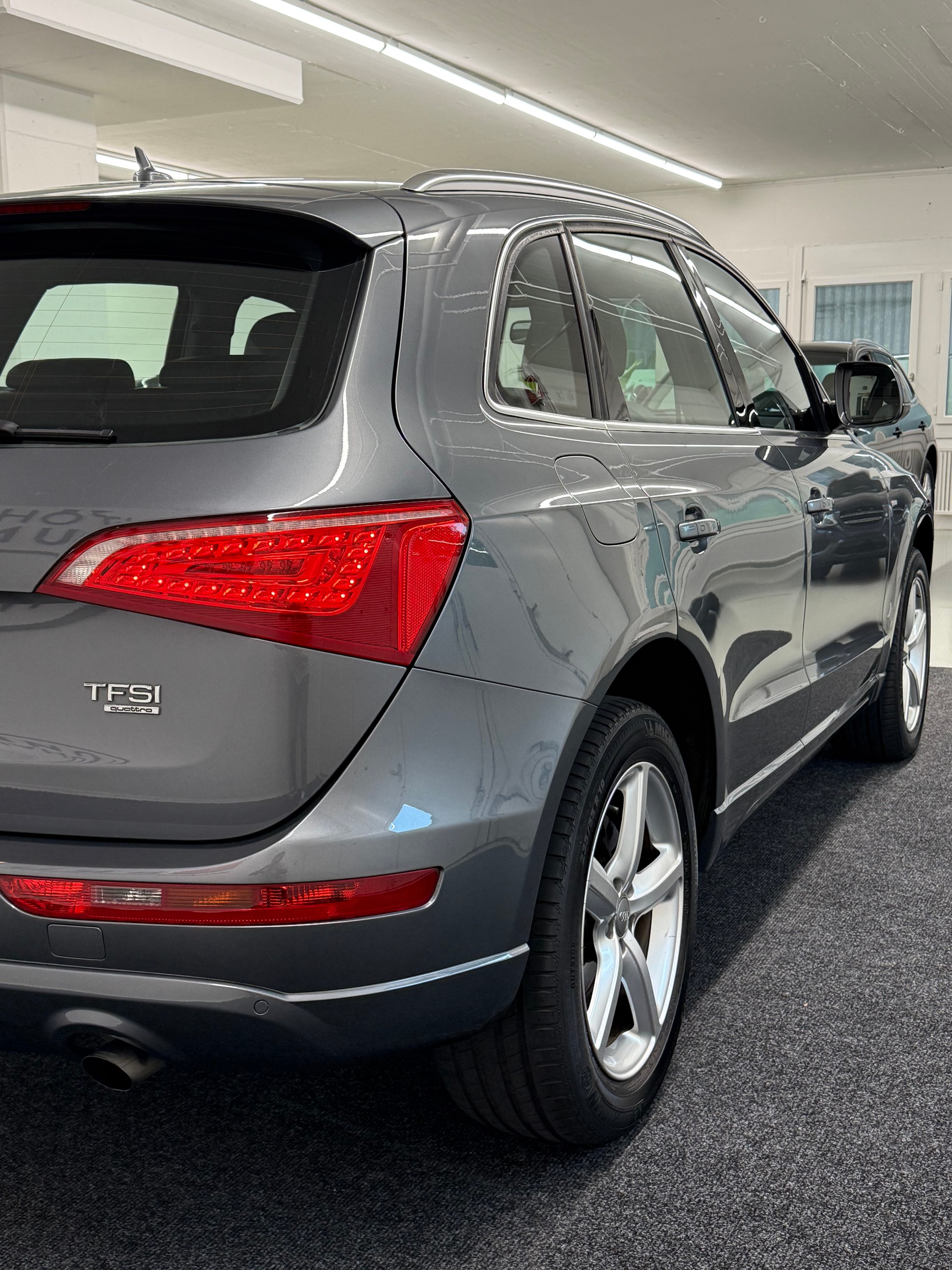 AUDI Q5 2.0 TFSI quattro S-Line-image-4