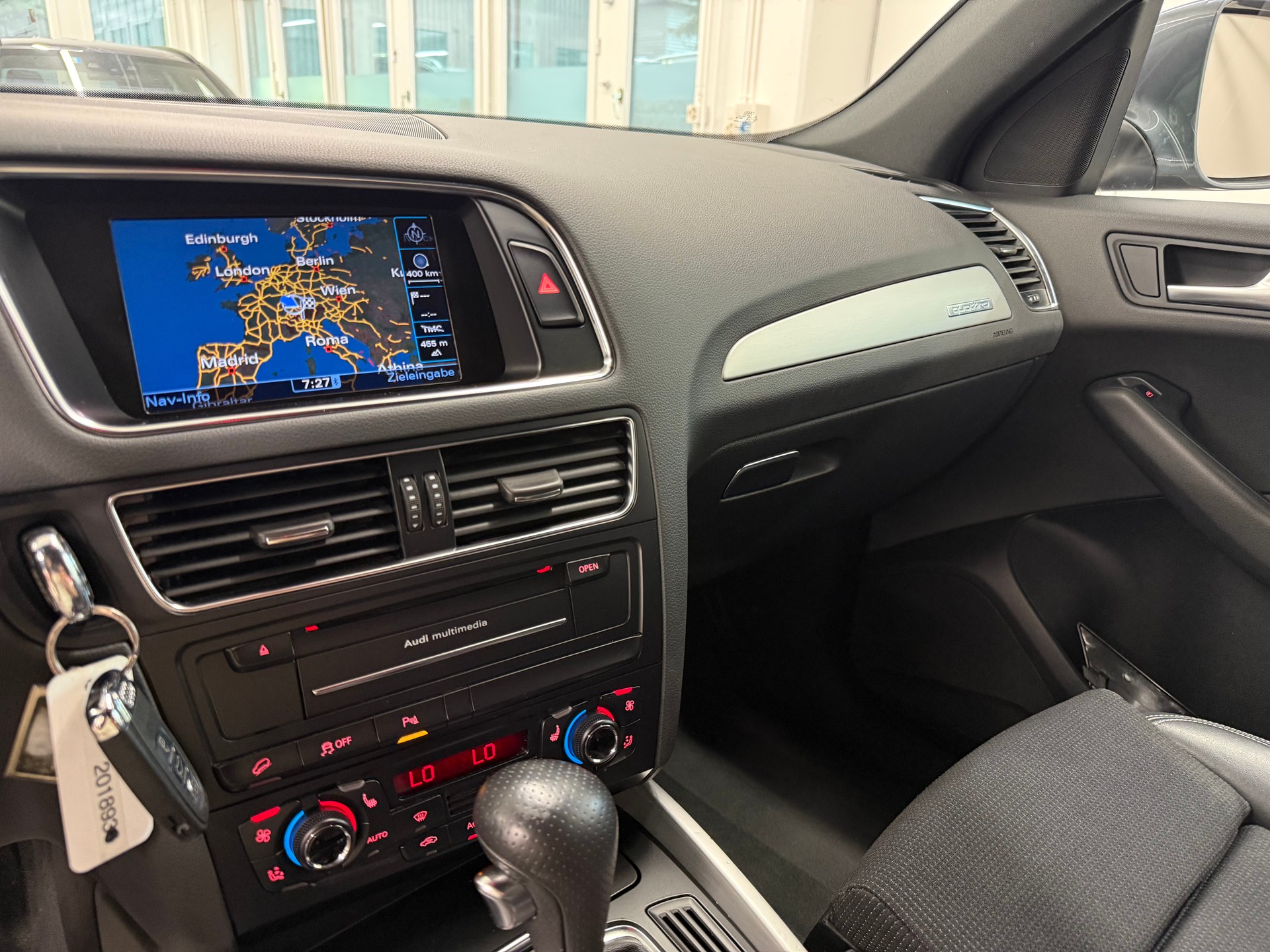 AUDI Q5 2.0 TFSI quattro S-Line-image-19