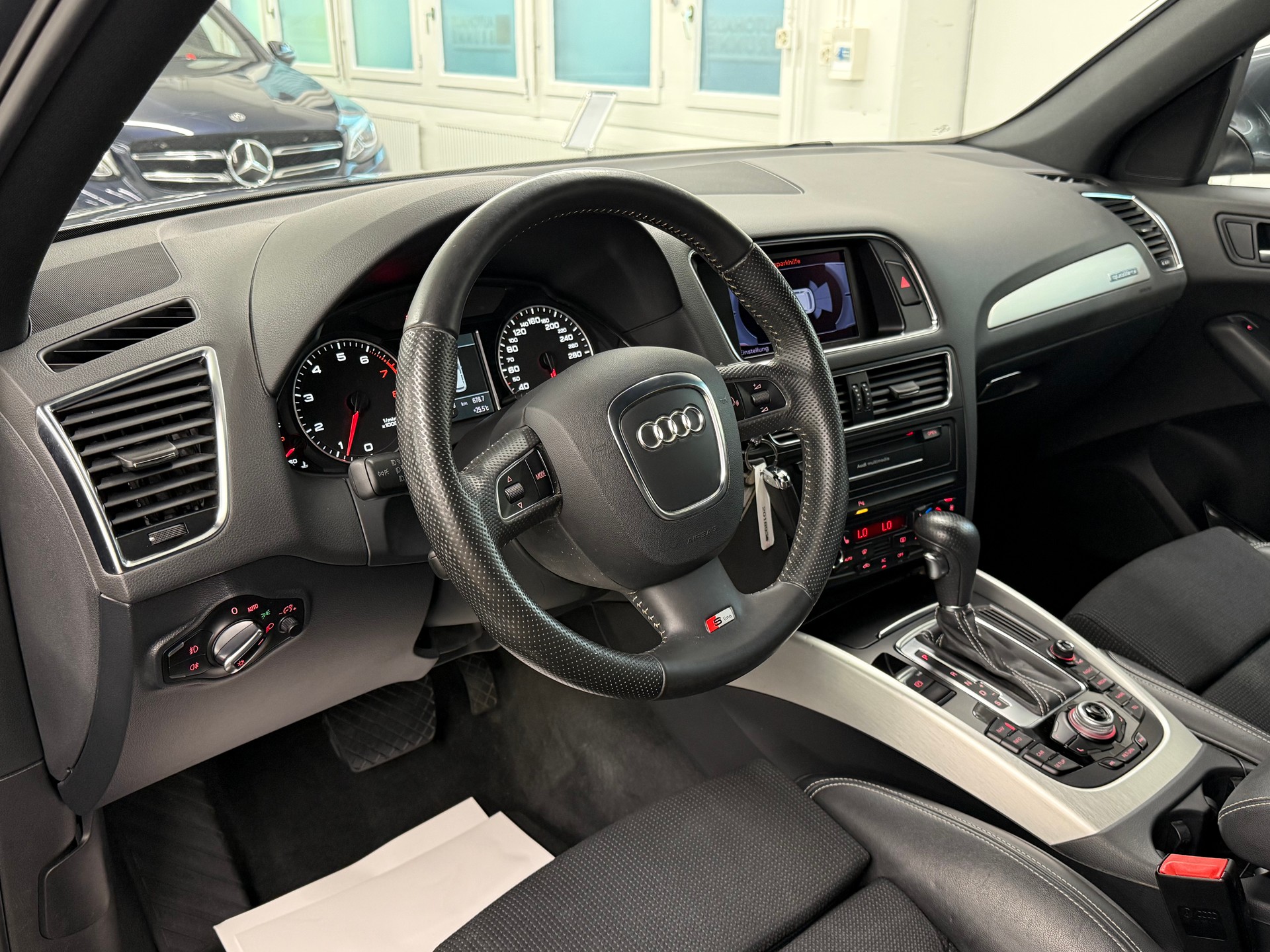 AUDI Q5 2.0 TFSI quattro S-Line-image-13