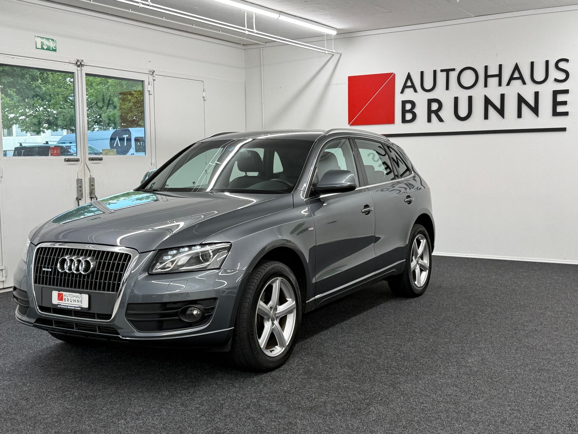 AUDI Q5 2.0 TFSI quattro S-Line-image-0