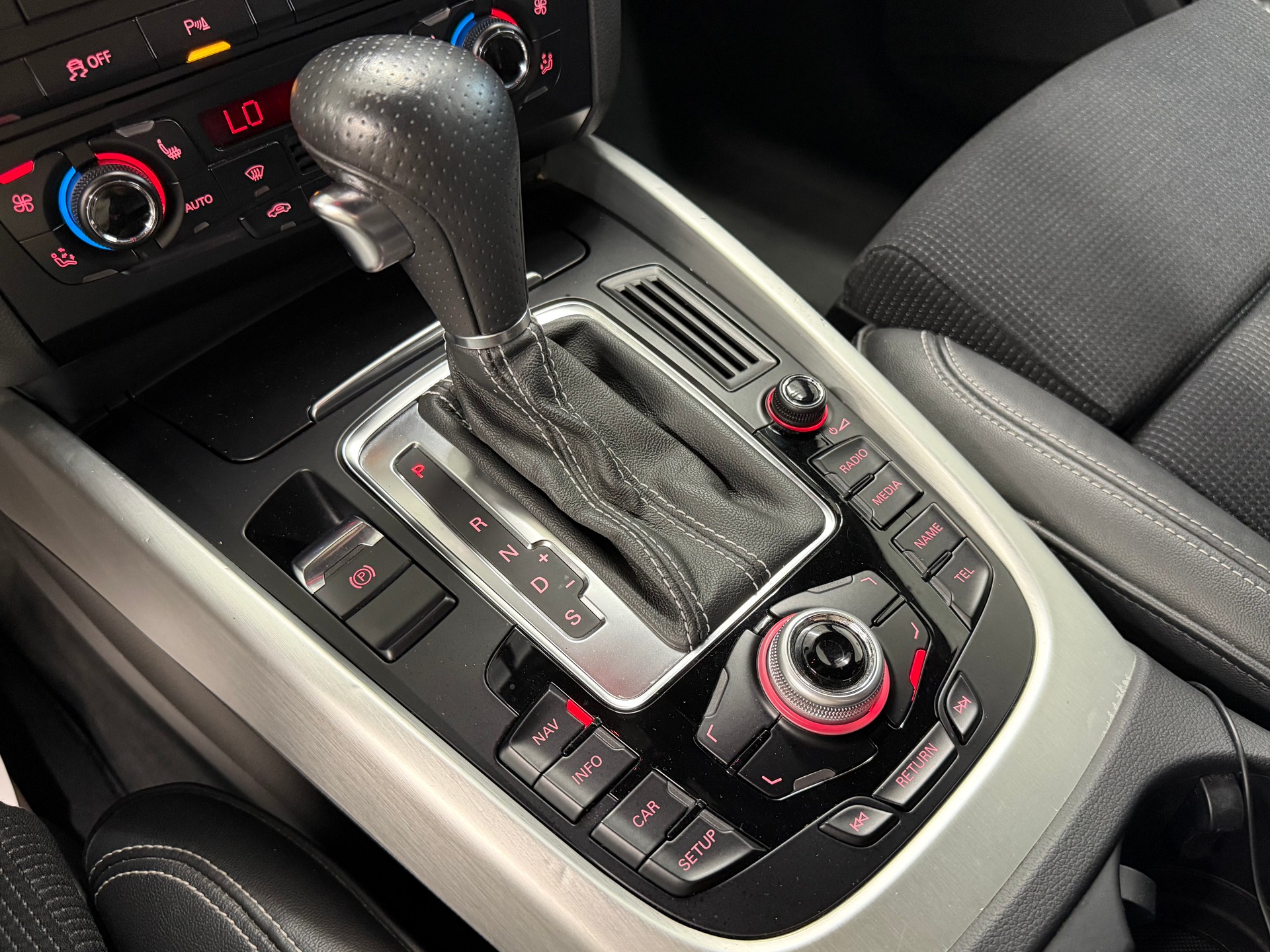 AUDI Q5 2.0 TFSI quattro S-Line-image-20