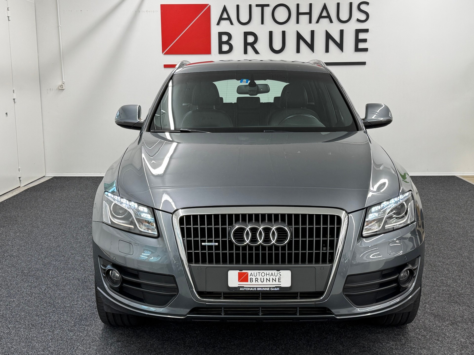 AUDI Q5 2.0 TFSI quattro S-Line-image-1