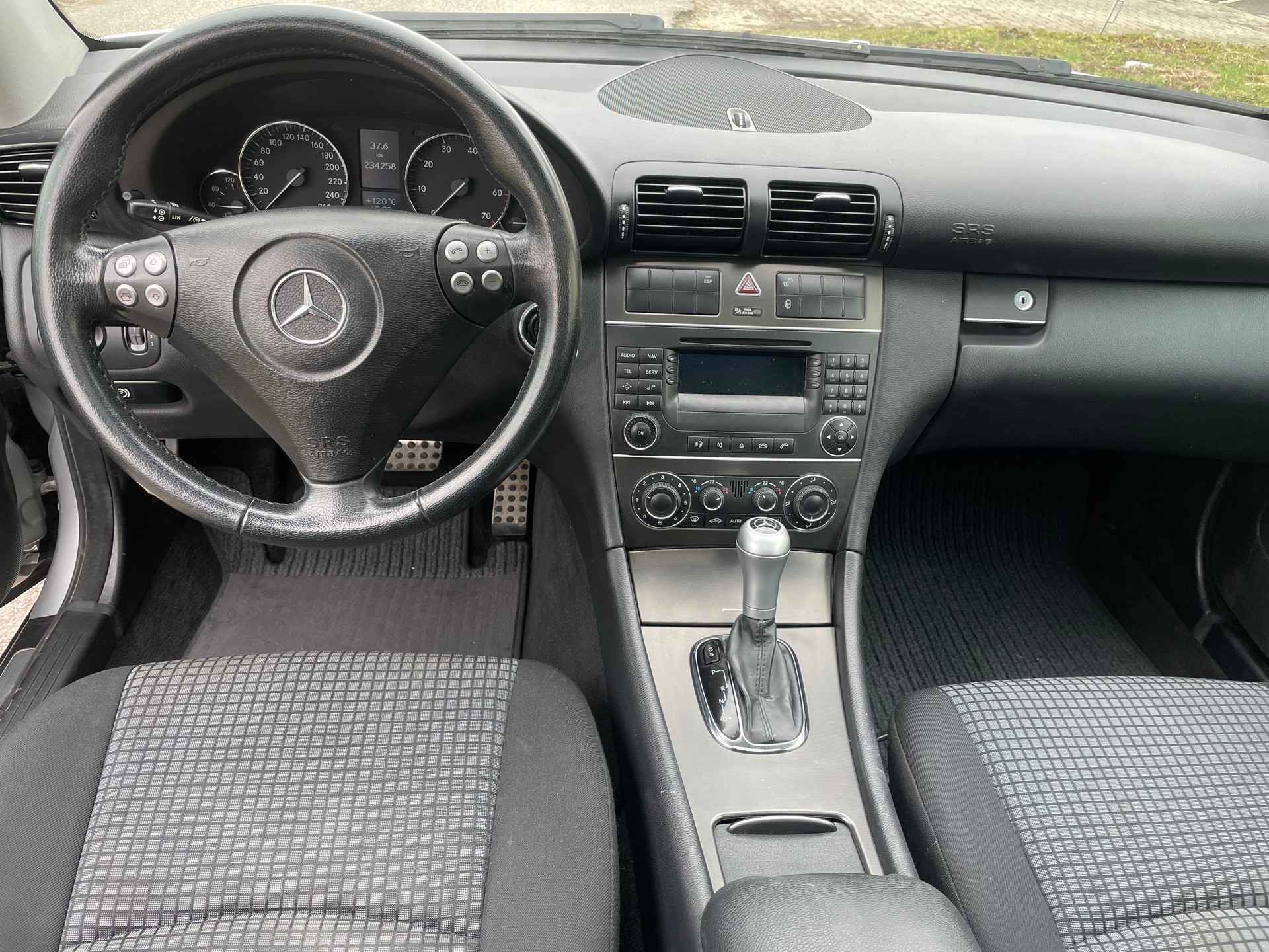 MERCEDES-BENZ C 180 Kompressor-image-10
