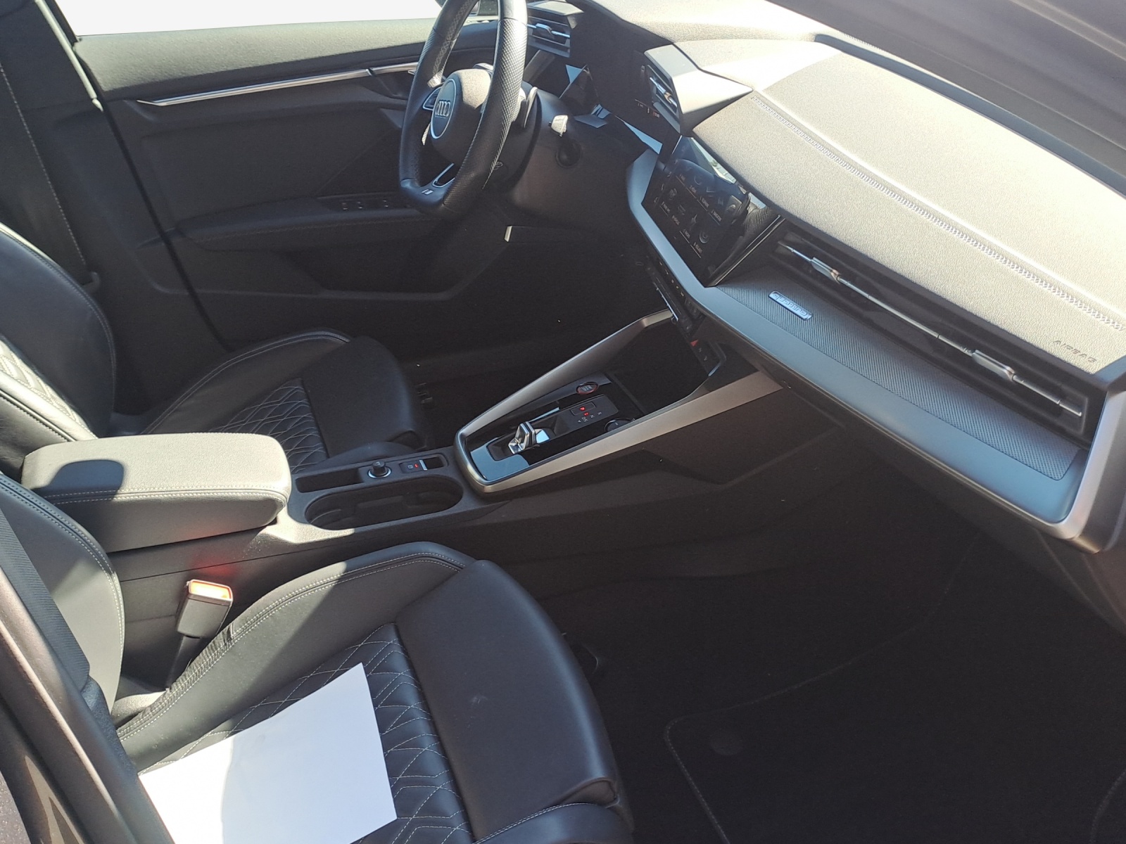 AUDI S3 Sportback 2.0 TFSI quattro S-tronic-image-13