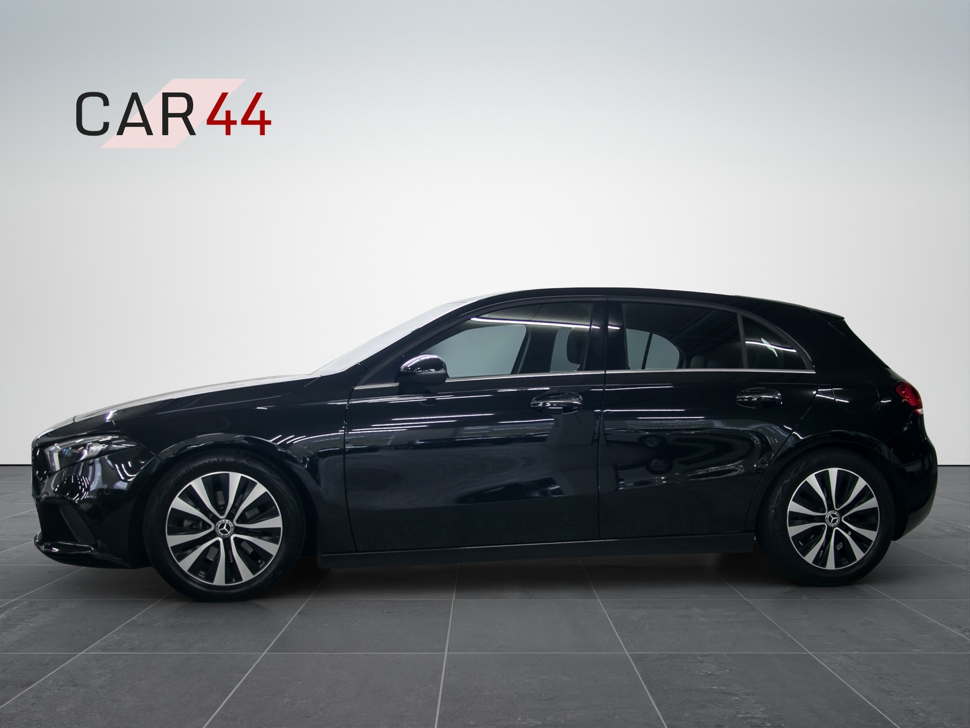 MERCEDES-BENZ A 200 d 4Matic Style-image-1