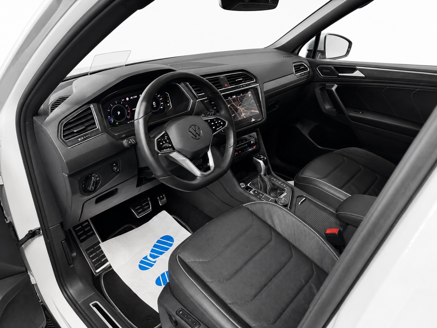 VW Tiguan Allspace 2.0TSI R-Line 4Motion DSG * Panorama-Glasdach * Leder * 7-Plätzer * Anhängerkupplung *-image-8