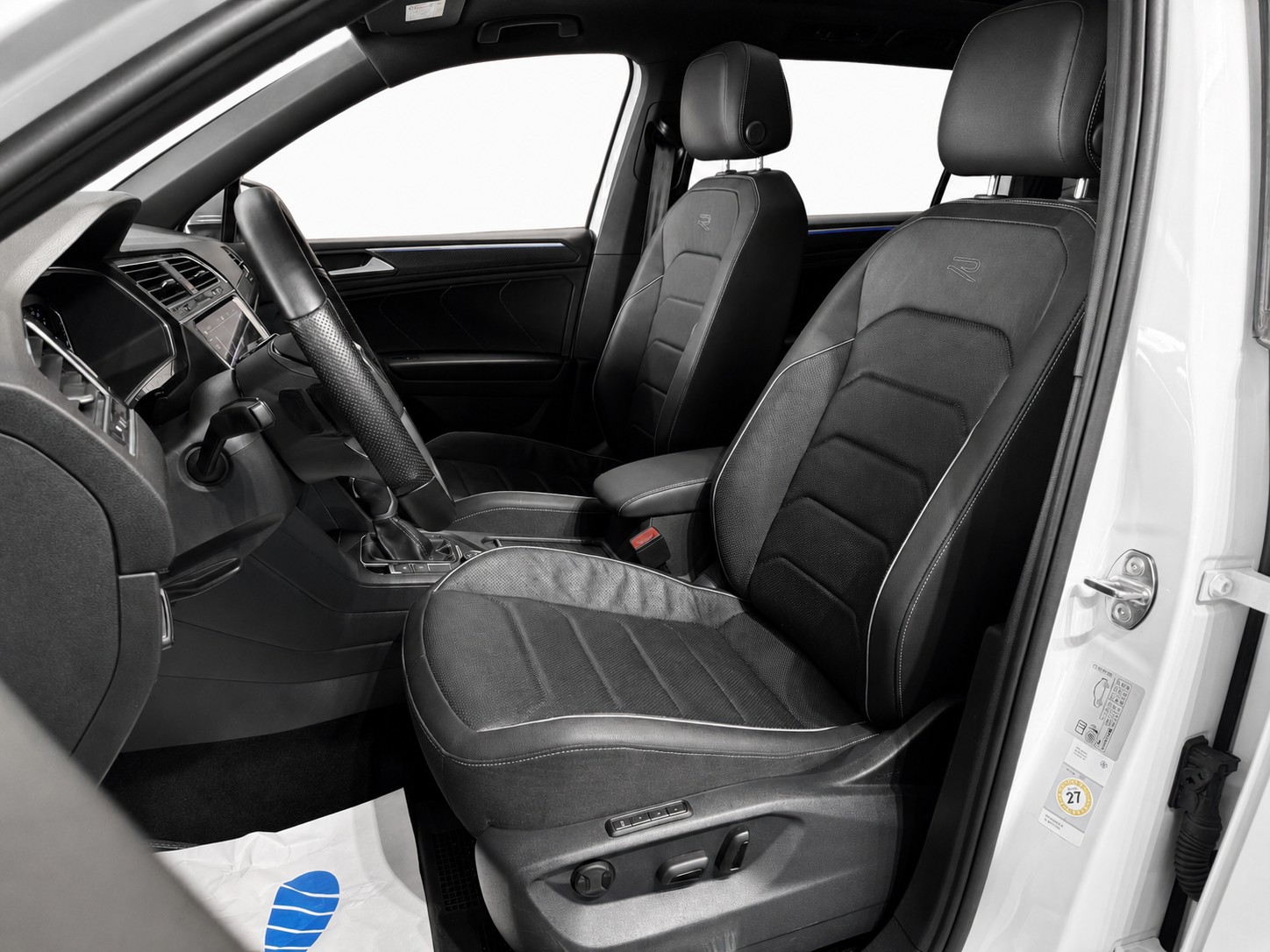 VW Tiguan Allspace 2.0TSI R-Line 4Motion DSG * Panorama-Glasdach * Leder * 7-Plätzer * Anhängerkupplung *-image-9