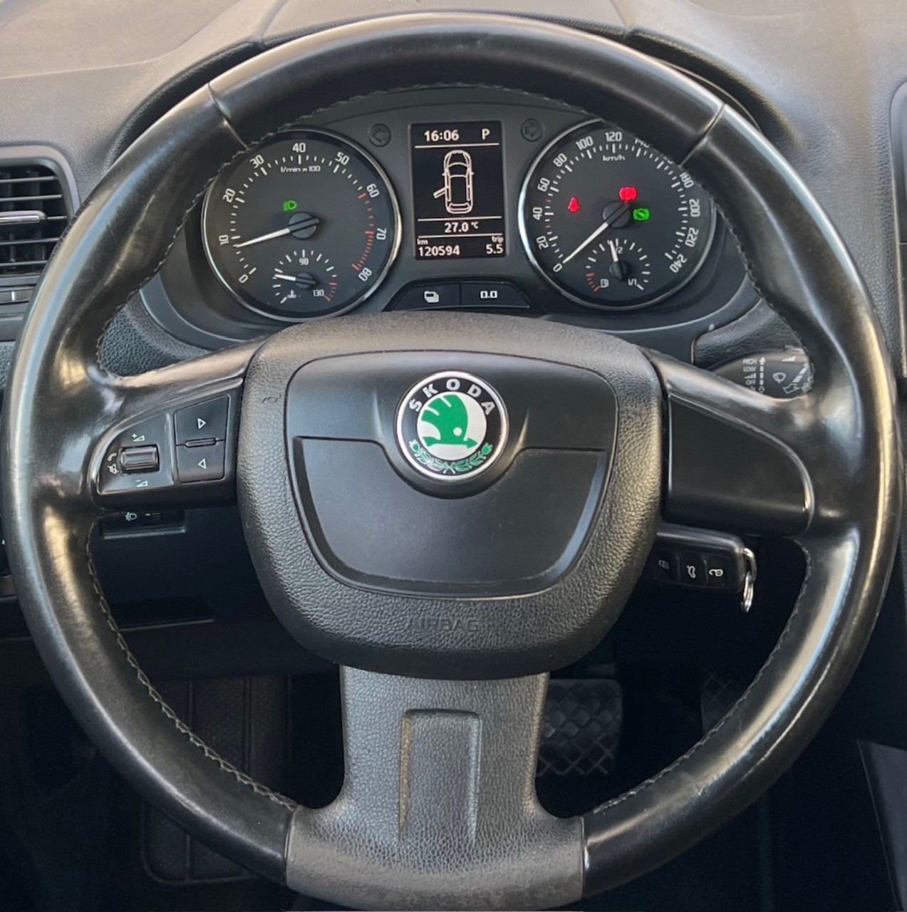 SKODA Fabia 1.2 TSI Ambition DSG-image-9