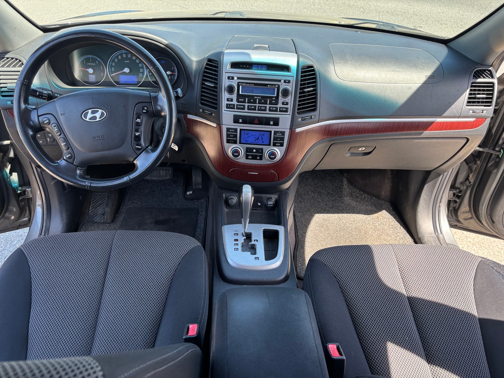 HYUNDAI Santa Fe 2.2 CRDi Premium 4WD Automatic-image-6