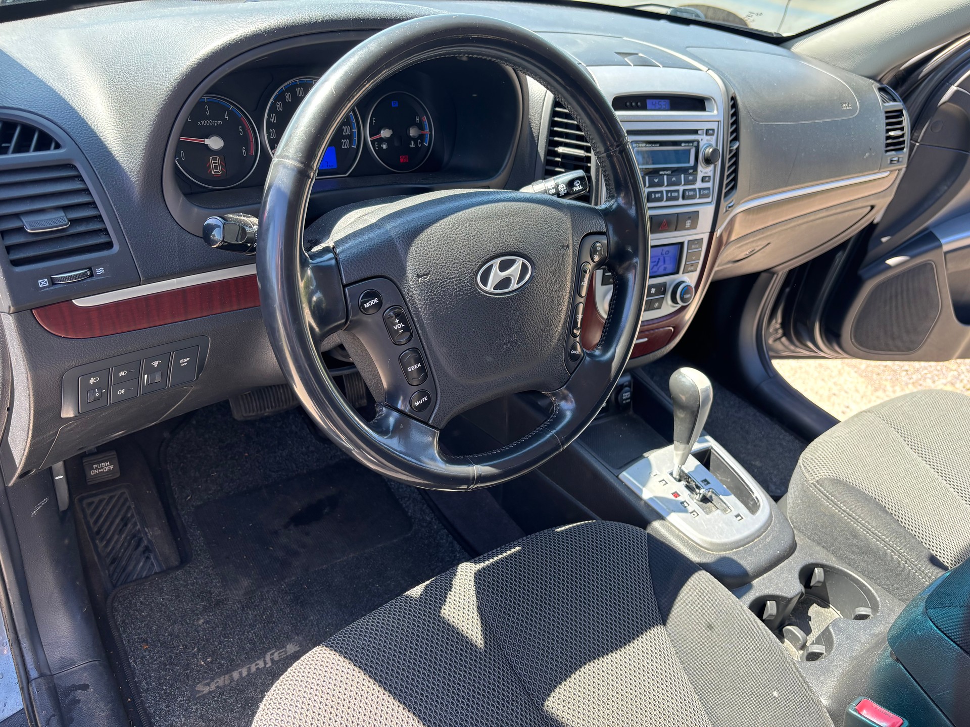 HYUNDAI Santa Fe 2.2 CRDi Premium 4WD Automatic-image-9