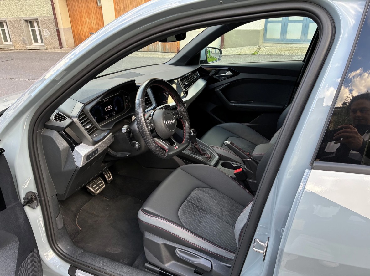 AUDI 1.0 30 TFSI S Line Attraction S-Tronic | Vollausstattung-image-4