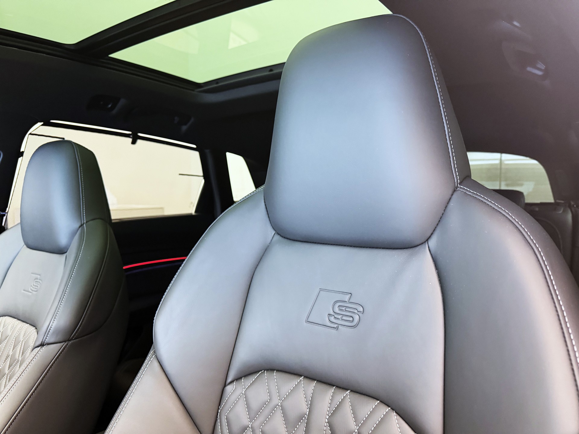 AUDI e-tron S quattro-image-6