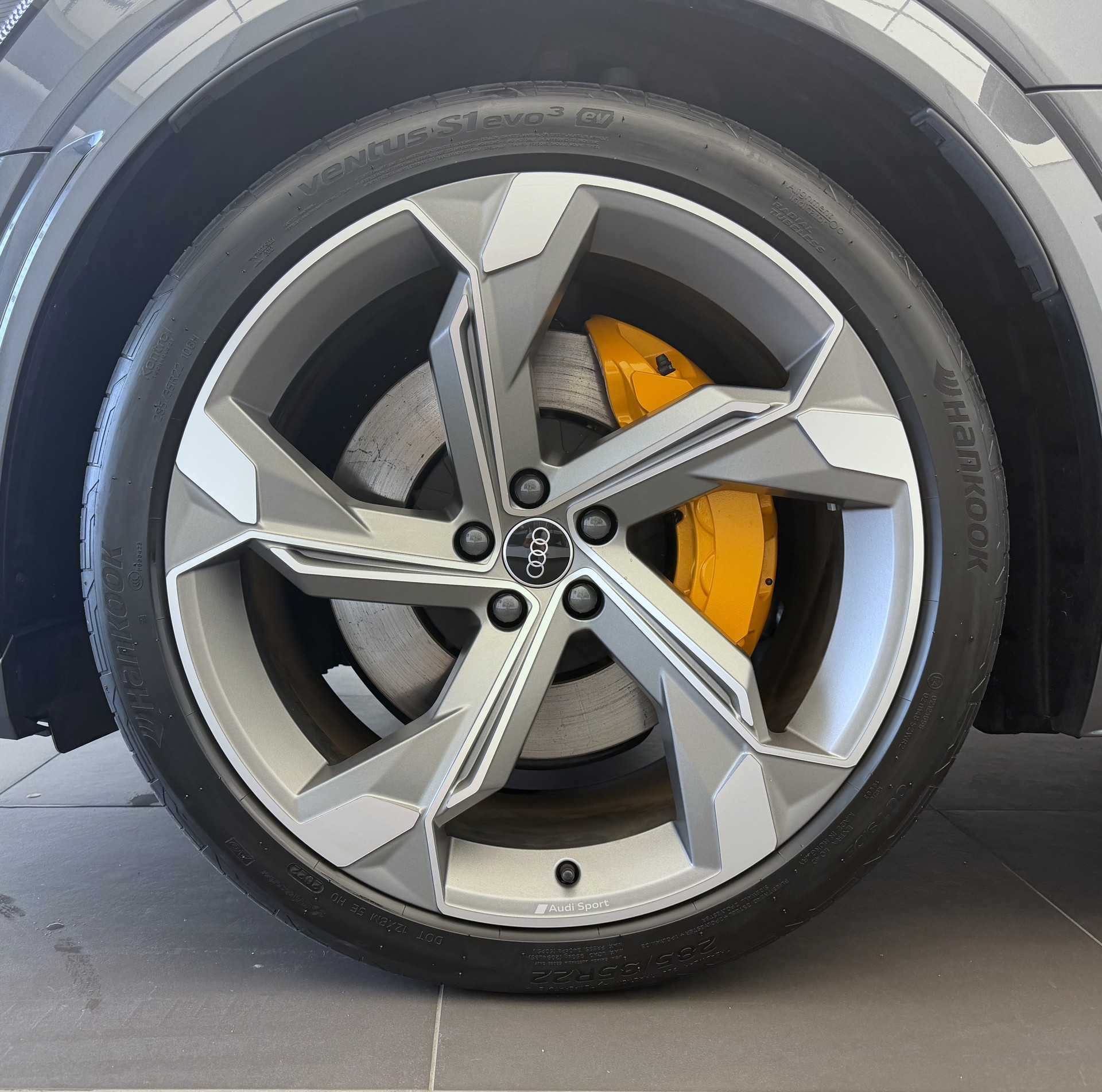 AUDI e-tron S quattro-image-2