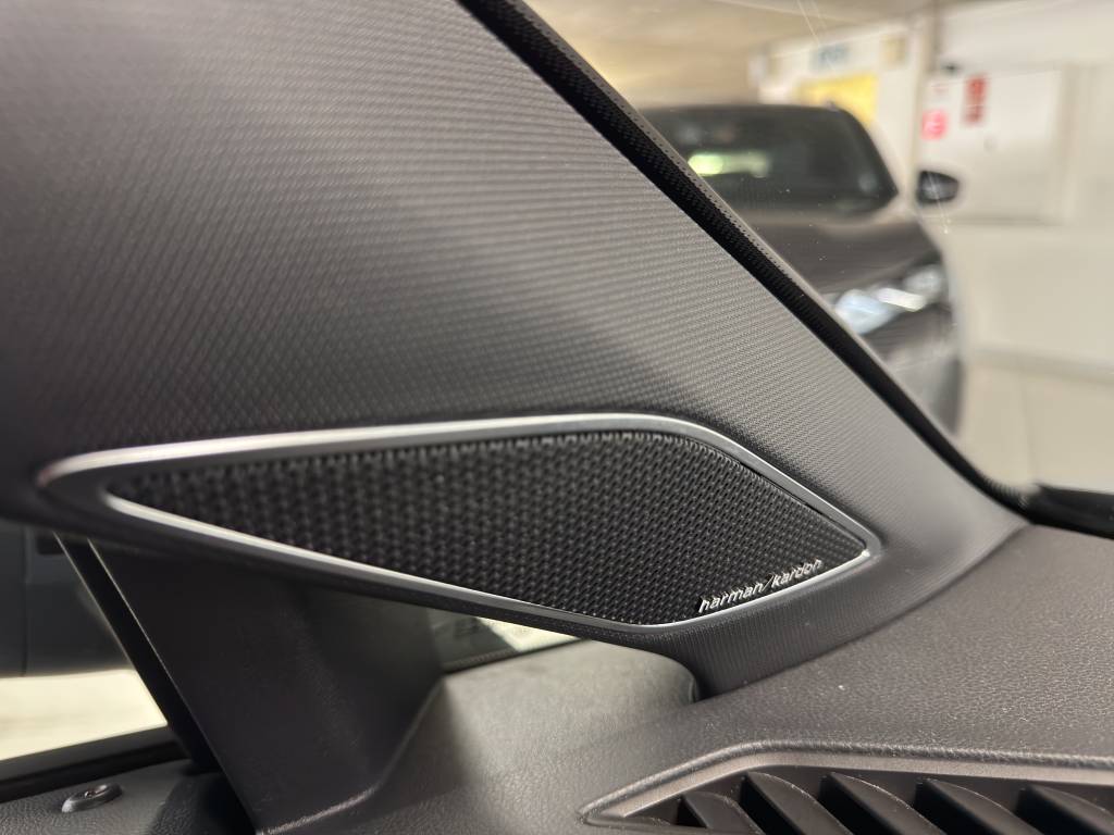 VW Golf 2.0 TSI GTI Clubsport DSG // Système HIFI harman-kardon / Toit panoramique ouvrant / IQ.LIGHT - Phares Matrix LED-image-12