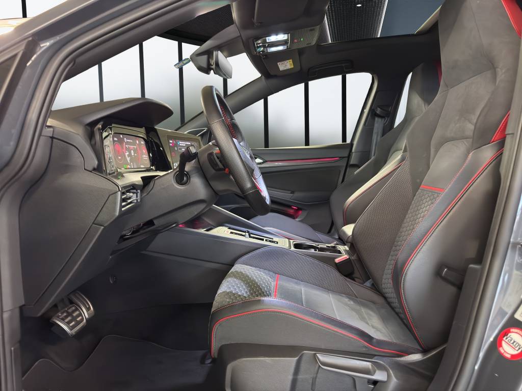 VW Golf 2.0 TSI GTI Clubsport DSG // Système HIFI harman-kardon / Toit panoramique ouvrant / IQ.LIGHT - Phares Matrix LED-image-7