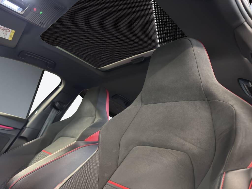 VW Golf 2.0 TSI GTI Clubsport DSG // Système HIFI harman-kardon / Toit panoramique ouvrant / IQ.LIGHT - Phares Matrix LED-image-9