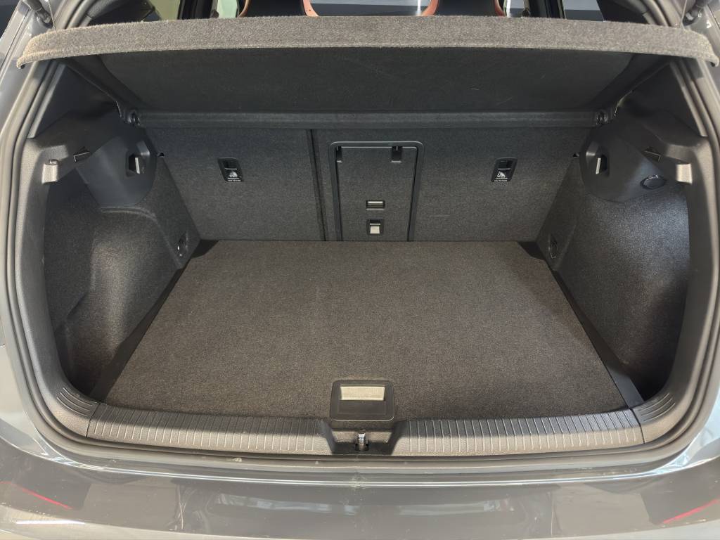 VW Golf 2.0 TSI GTI Clubsport DSG // Système HIFI harman-kardon / Toit panoramique ouvrant / IQ.LIGHT - Phares Matrix LED-image-11