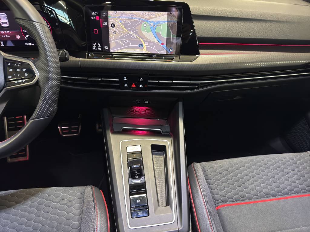 VW Golf 2.0 TSI GTI Clubsport DSG // Système HIFI harman-kardon / Toit panoramique ouvrant / IQ.LIGHT - Phares Matrix LED-image-6