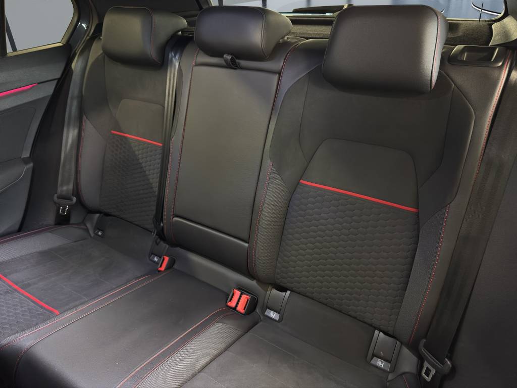 VW Golf 2.0 TSI GTI Clubsport DSG // Système HIFI harman-kardon / Toit panoramique ouvrant / IQ.LIGHT - Phares Matrix LED-image-8