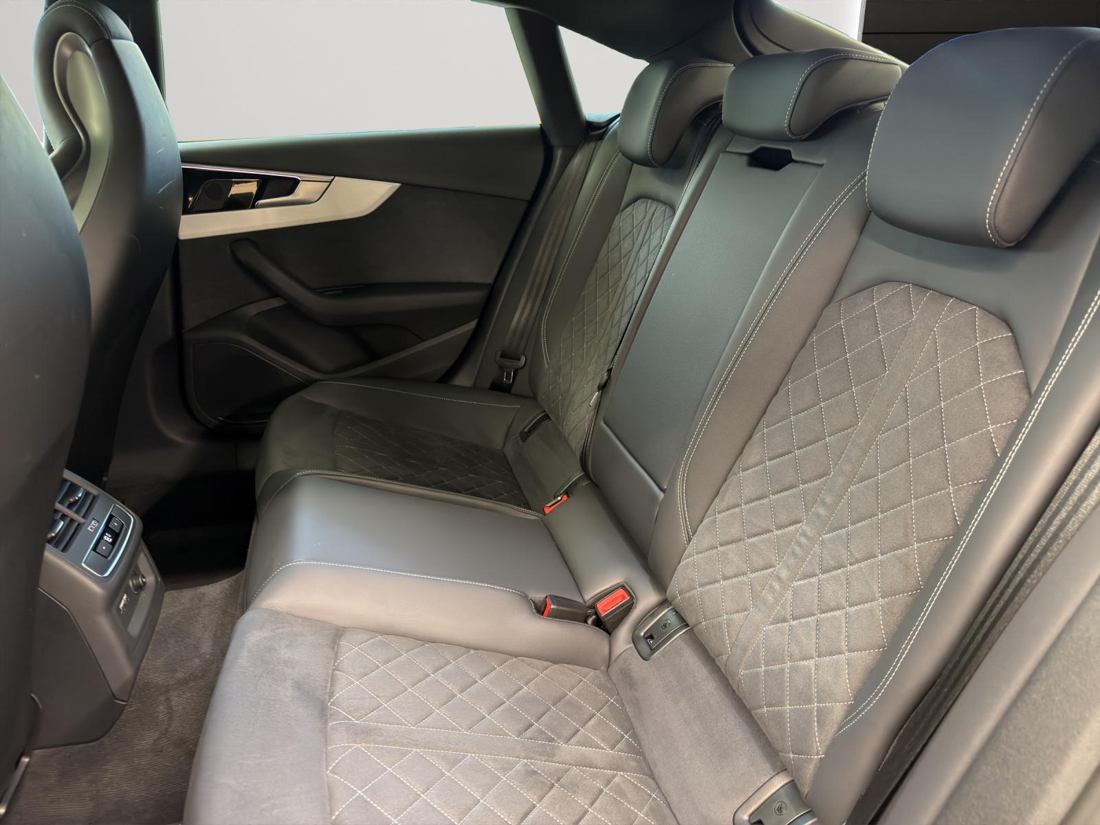 AUDI A5 Sportback 40 TDI quattro S-tronic-image-10