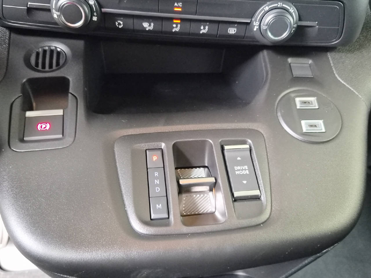 TOYOTA PROACE CITY Van L1 1.5 D Active-image-17