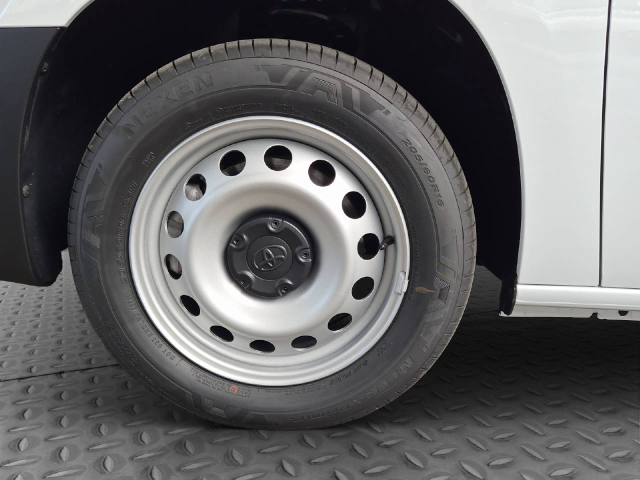 TOYOTA PROACE CITY Van L1 1.5 D Active-image-16